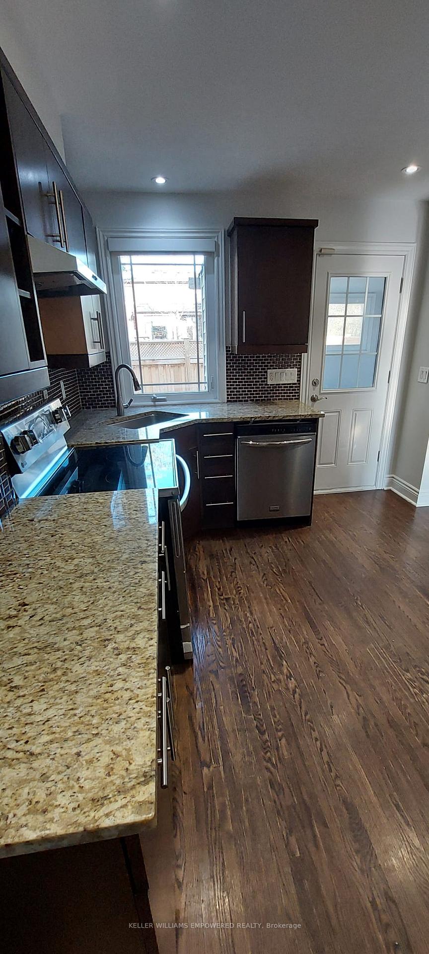 Photo 17 of 646 Glengrove Avenue W, Toronto, Englemount-Lawrence — HOMEH