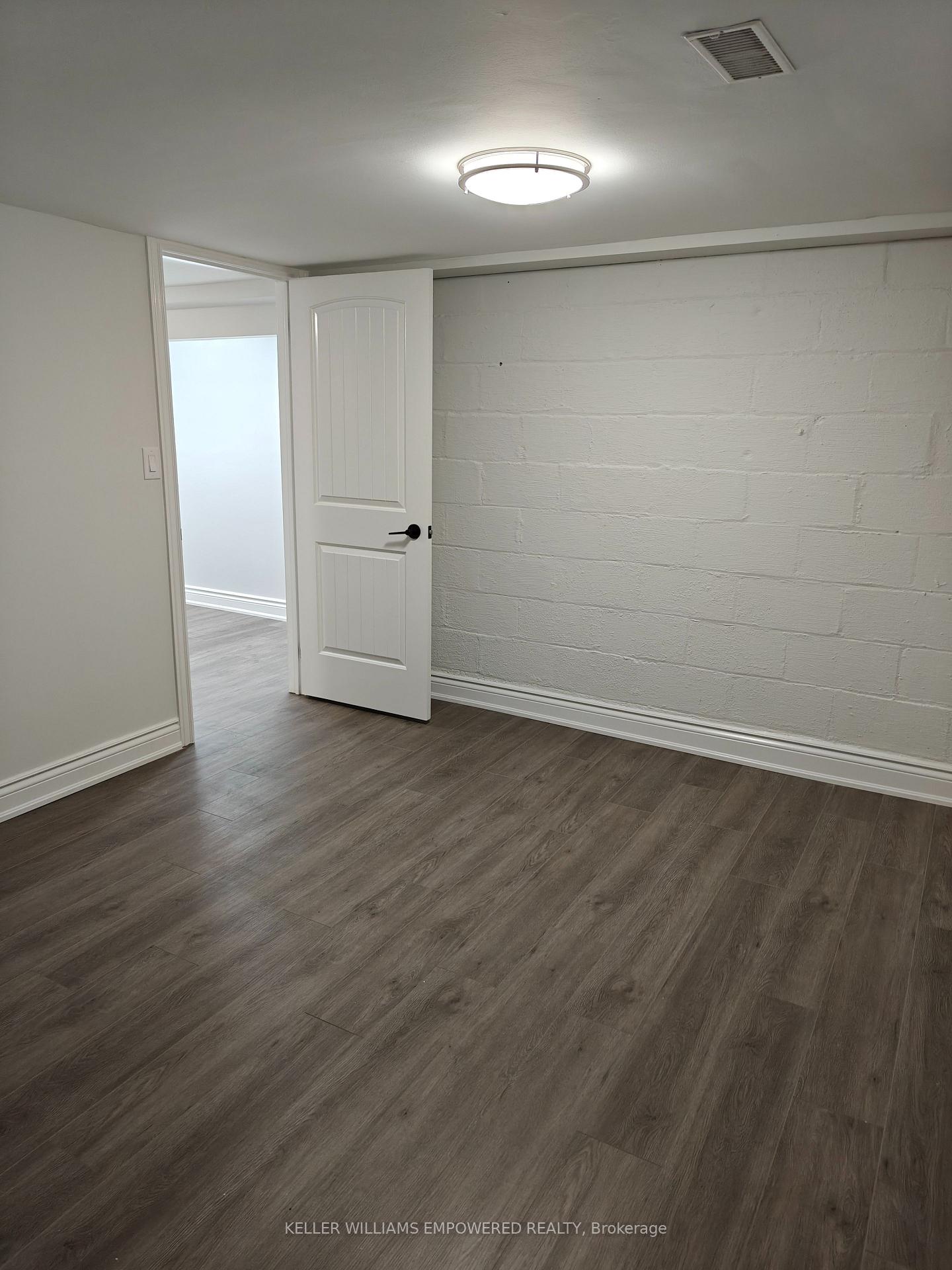 Photo 23 of 646 Glengrove Avenue W, Toronto, Englemount-Lawrence — HOMEH