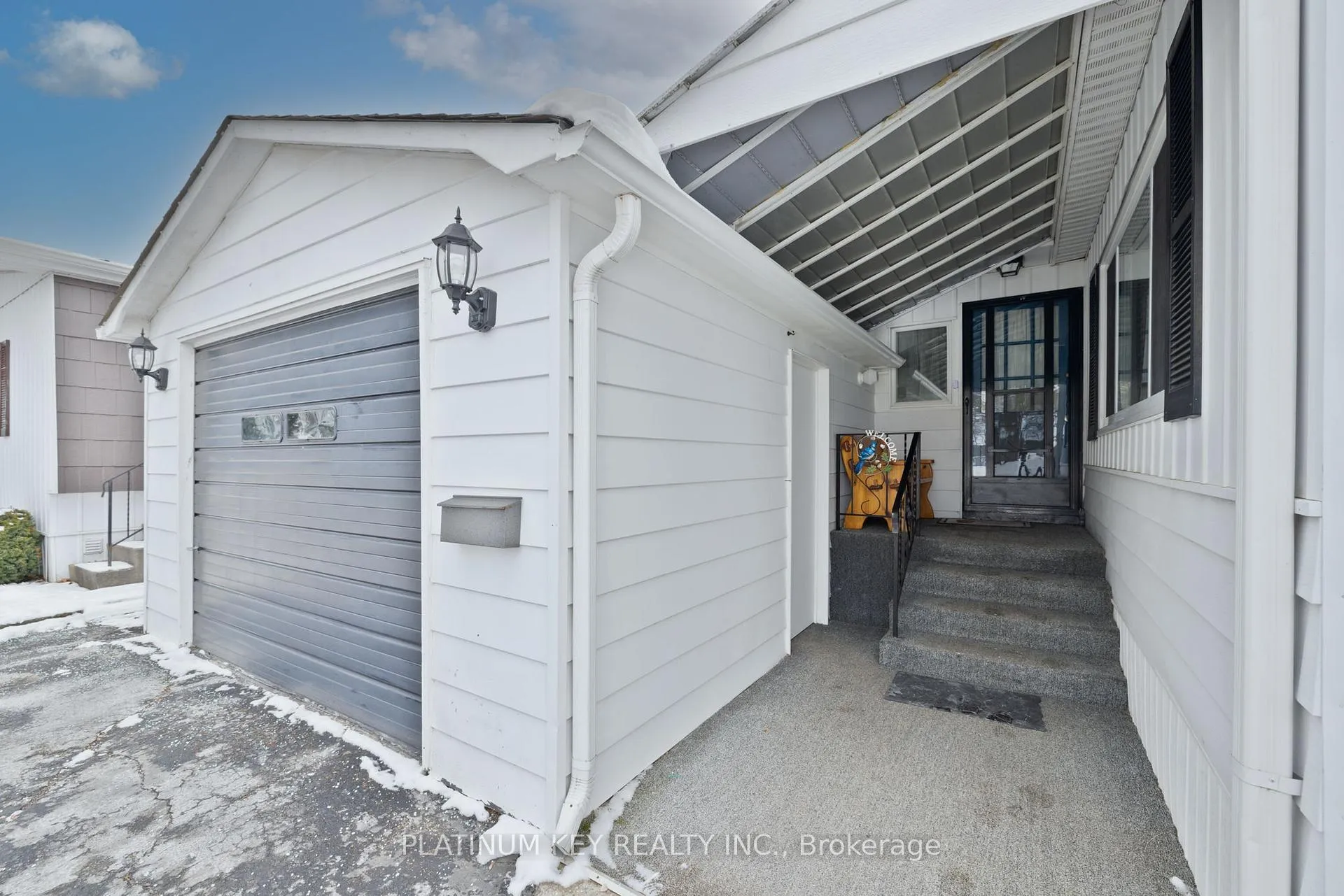 Photo 2 of 477 Richard Crescent, Strathroy-Caradoc, SE — HOMEH