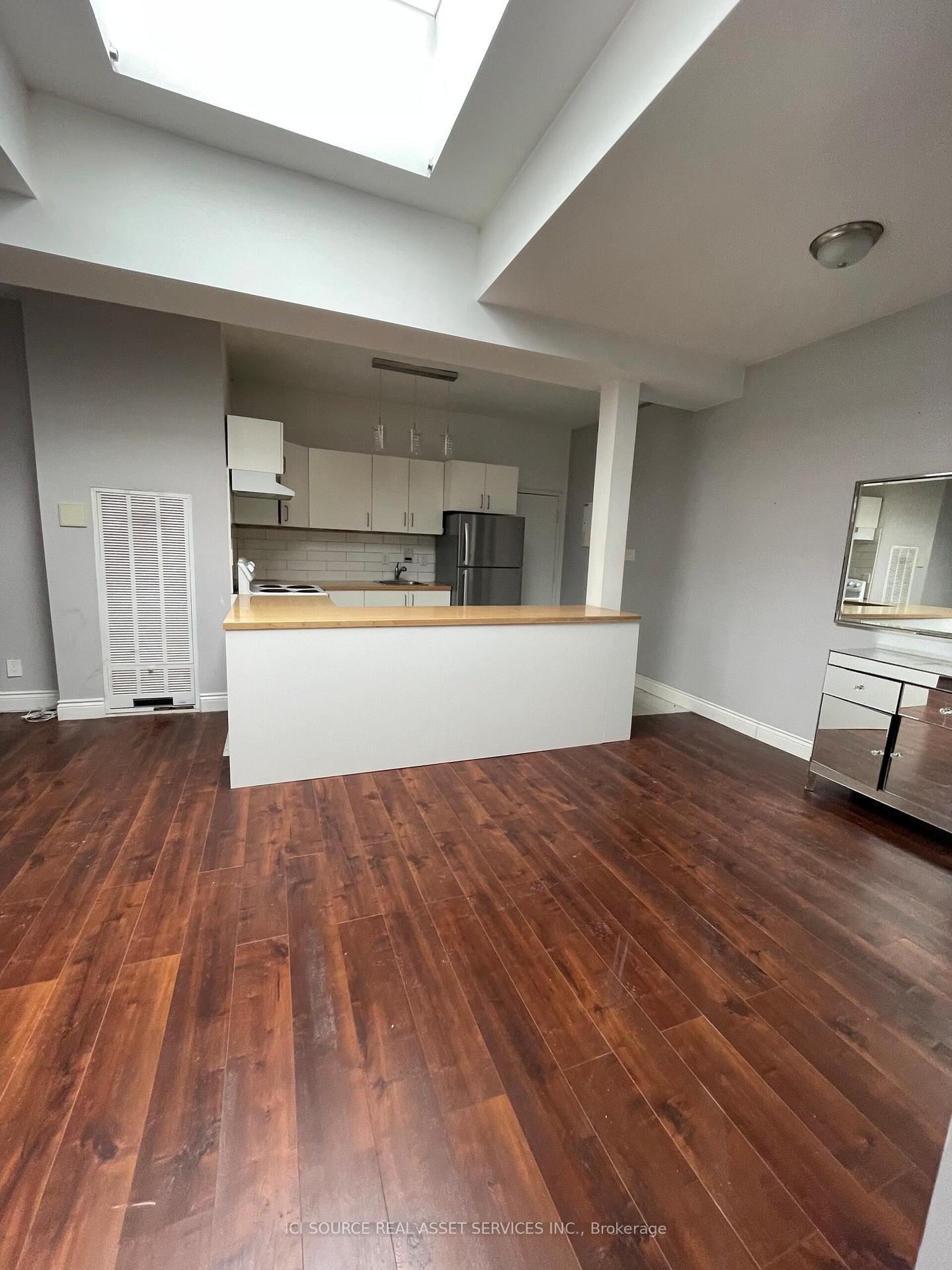 Front of Unit 4, 754 Queen Street E