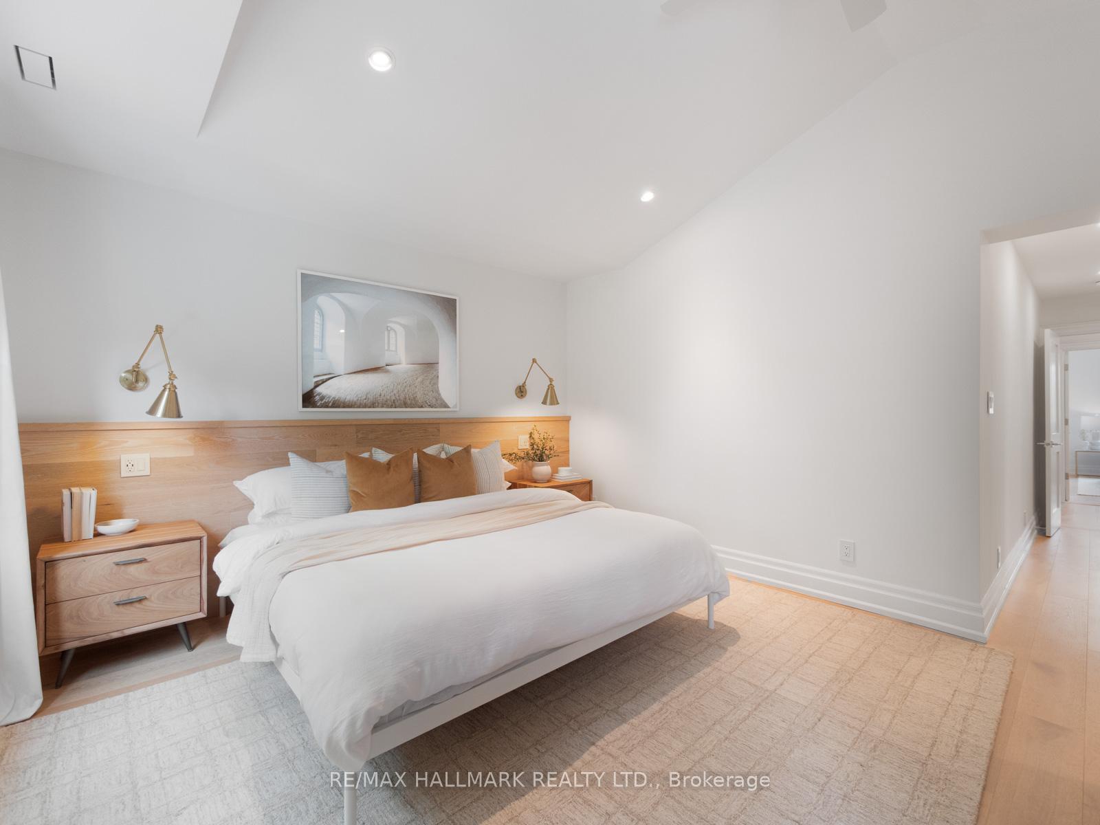 Photo 31 of 18 Thorncliffe Avenue, Toronto, Playter Estates-Danforth — HOMEH
