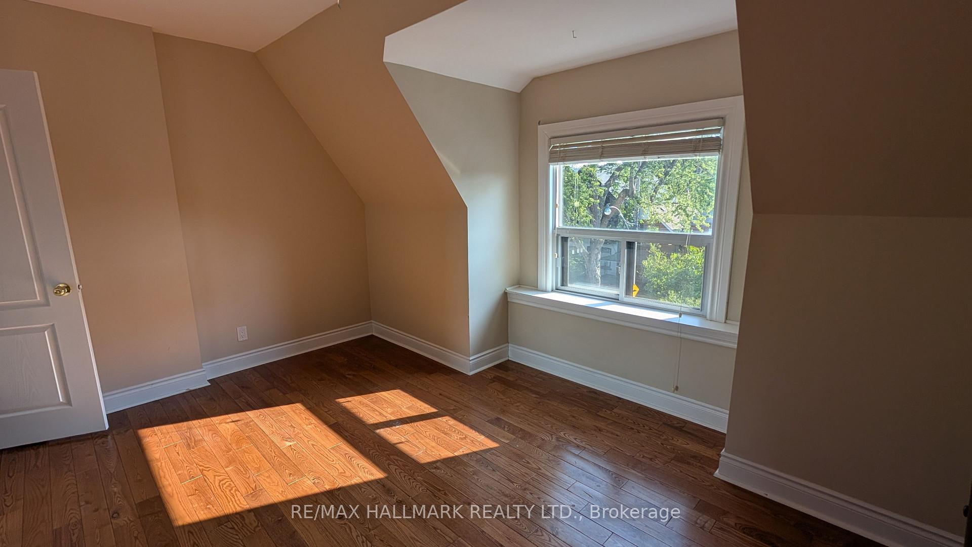 Photo 4 of Unit Upper, 680 Crawford Street, Toronto, Palmerston-Little Italy — HOMEH