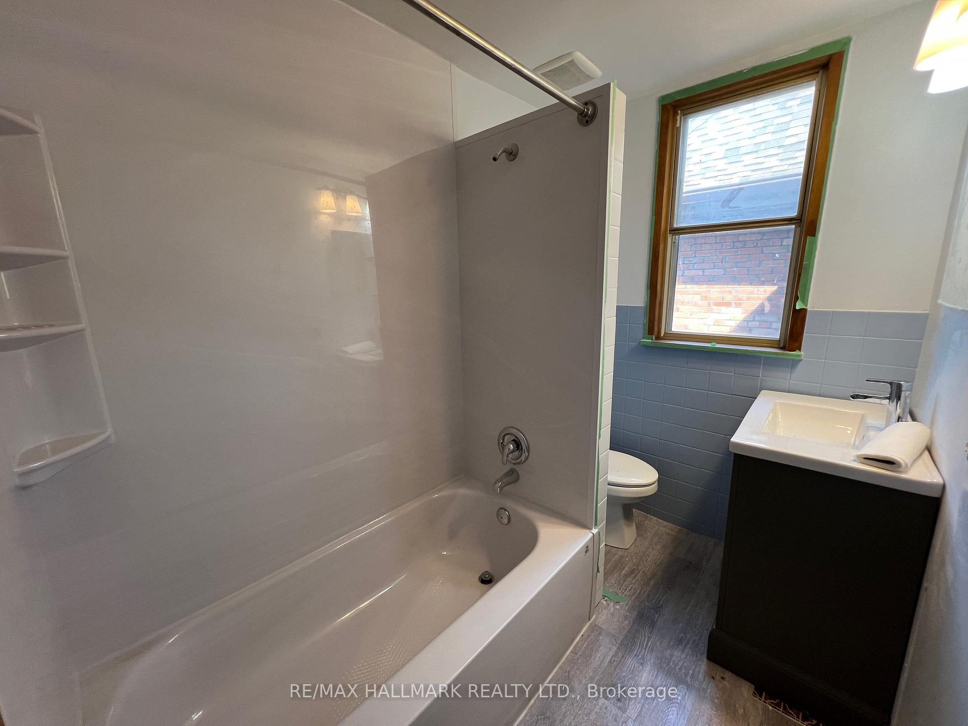 Photo 6 of Unit Upper, 680 Crawford Street, Toronto, Palmerston-Little Italy — HOMEH