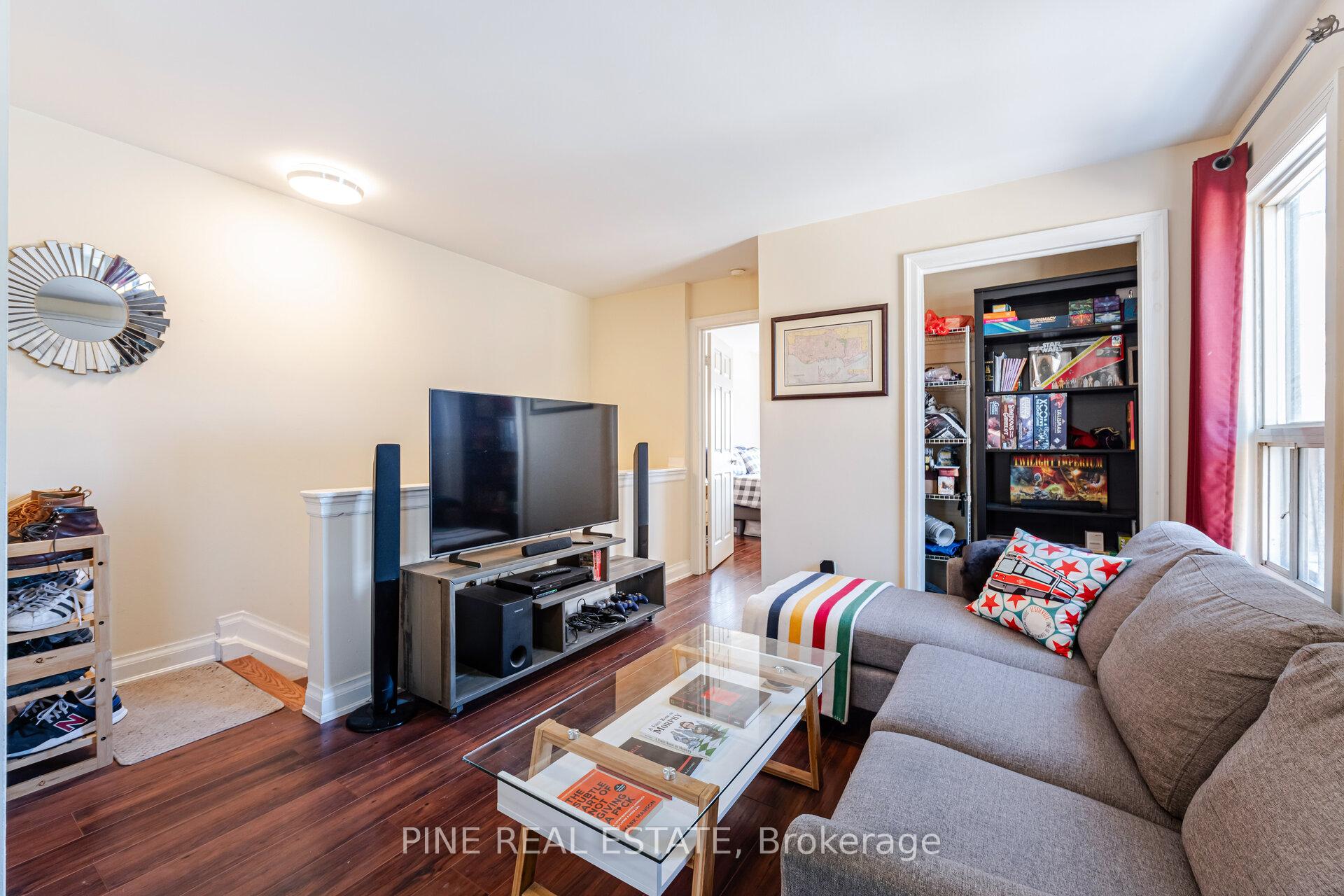 Photo 3 of Unit Upper, 655 Coxwell Avenue, Toronto, Woodbine Corridor — HOMEH