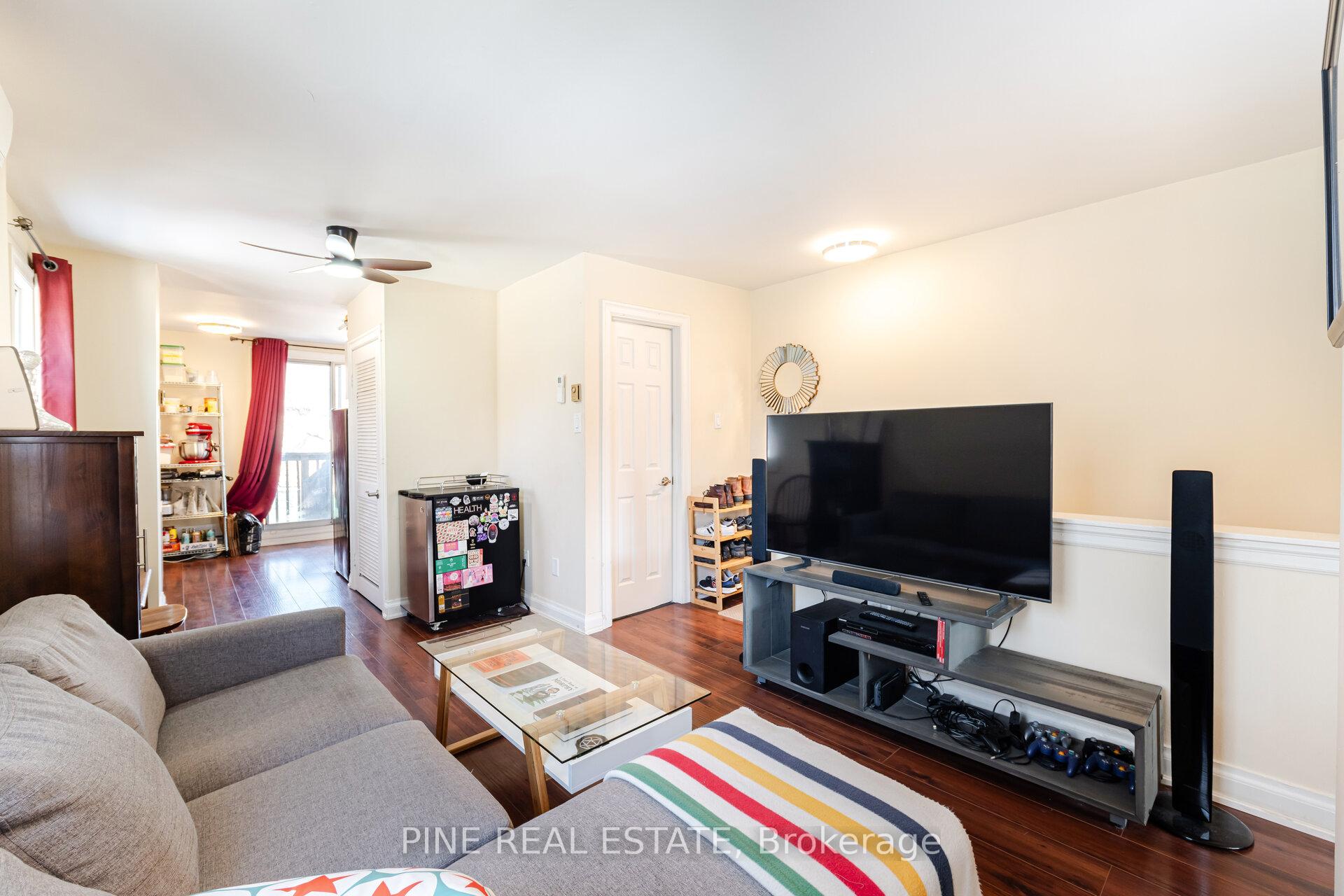 Photo 4 of Unit Upper, 655 Coxwell Avenue, Toronto, Woodbine Corridor — HOMEH