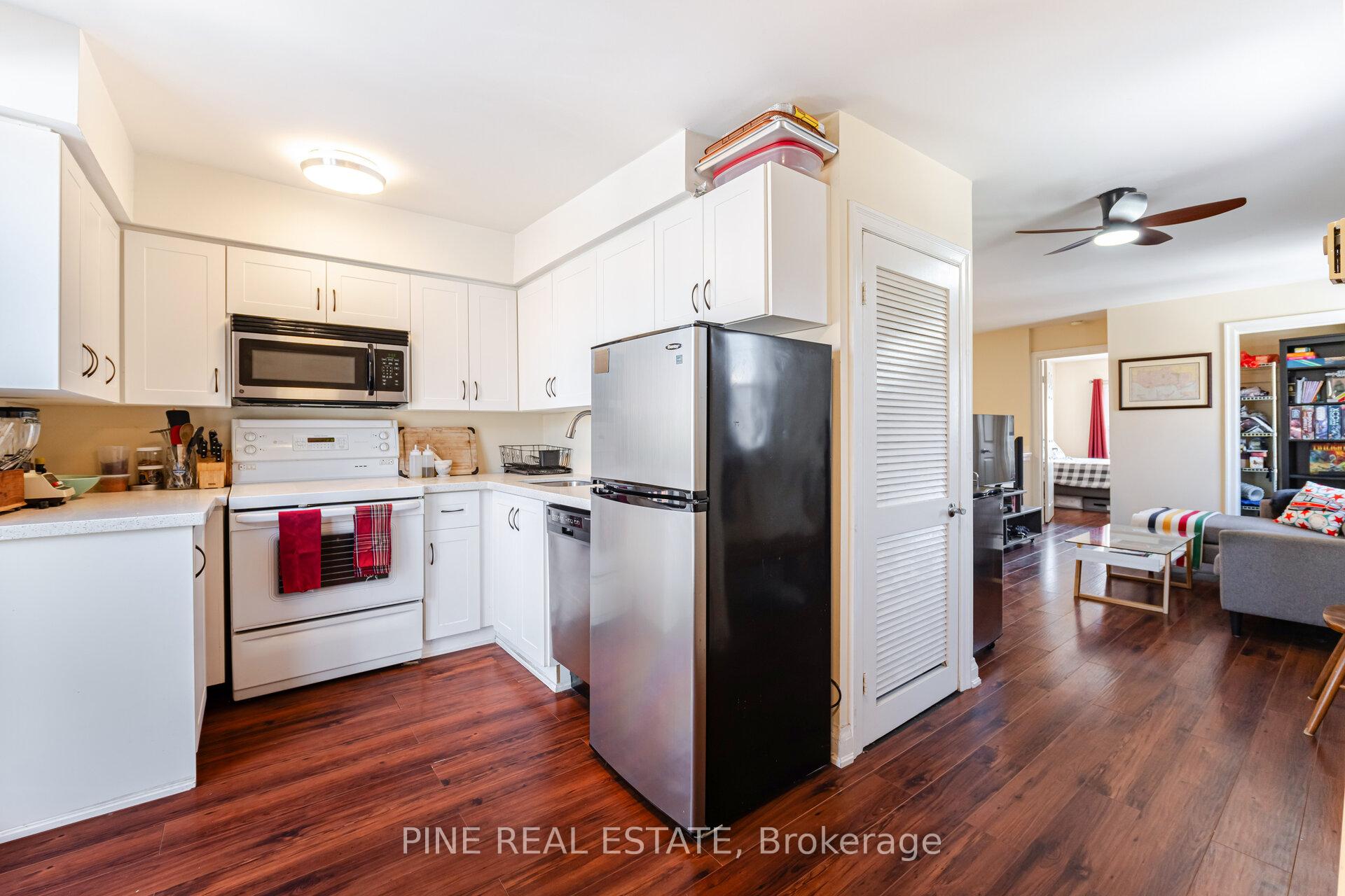 Photo 6 of Unit Upper, 655 Coxwell Avenue, Toronto, Woodbine Corridor — HOMEH