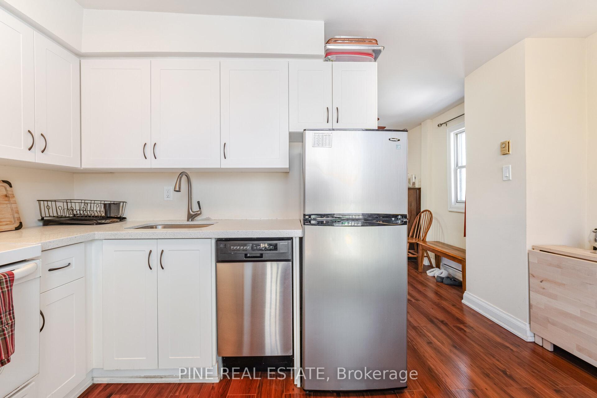 Photo 8 of Unit Upper, 655 Coxwell Avenue, Toronto, Woodbine Corridor — HOMEH