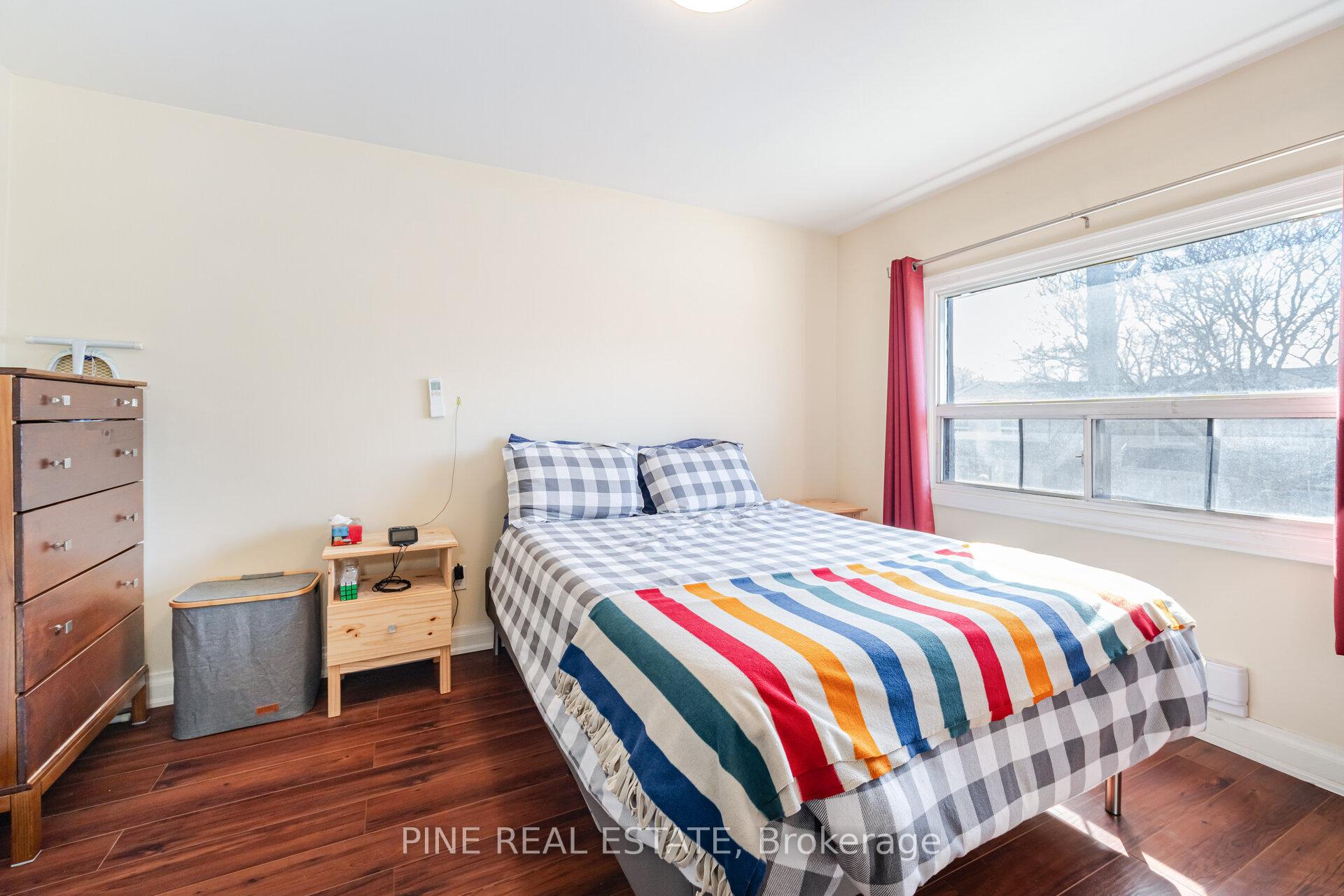 Photo 10 of Unit Upper, 655 Coxwell Avenue, Toronto, Woodbine Corridor — HOMEH