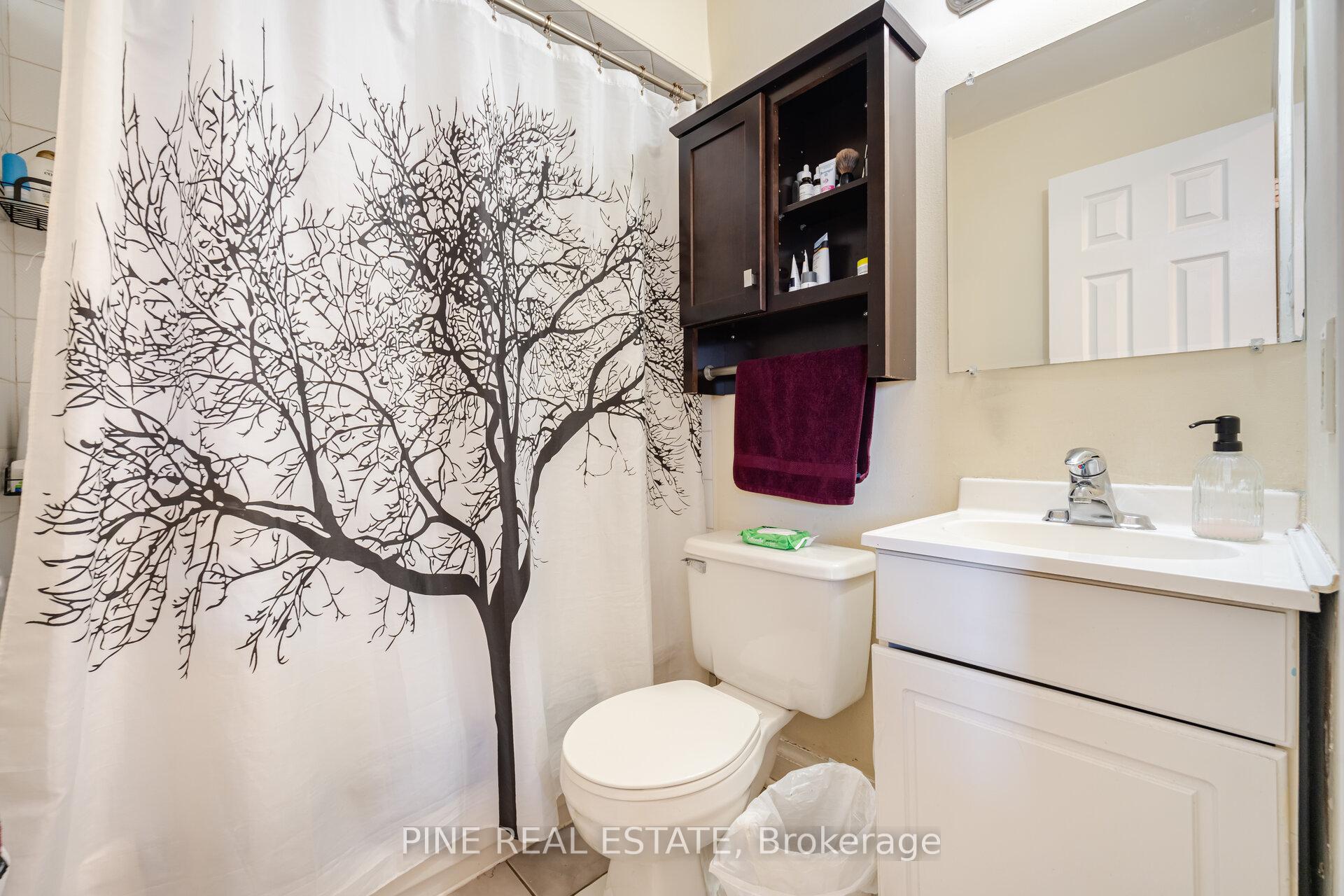 Photo 11 of Unit Upper, 655 Coxwell Avenue, Toronto, Woodbine Corridor — HOMEH