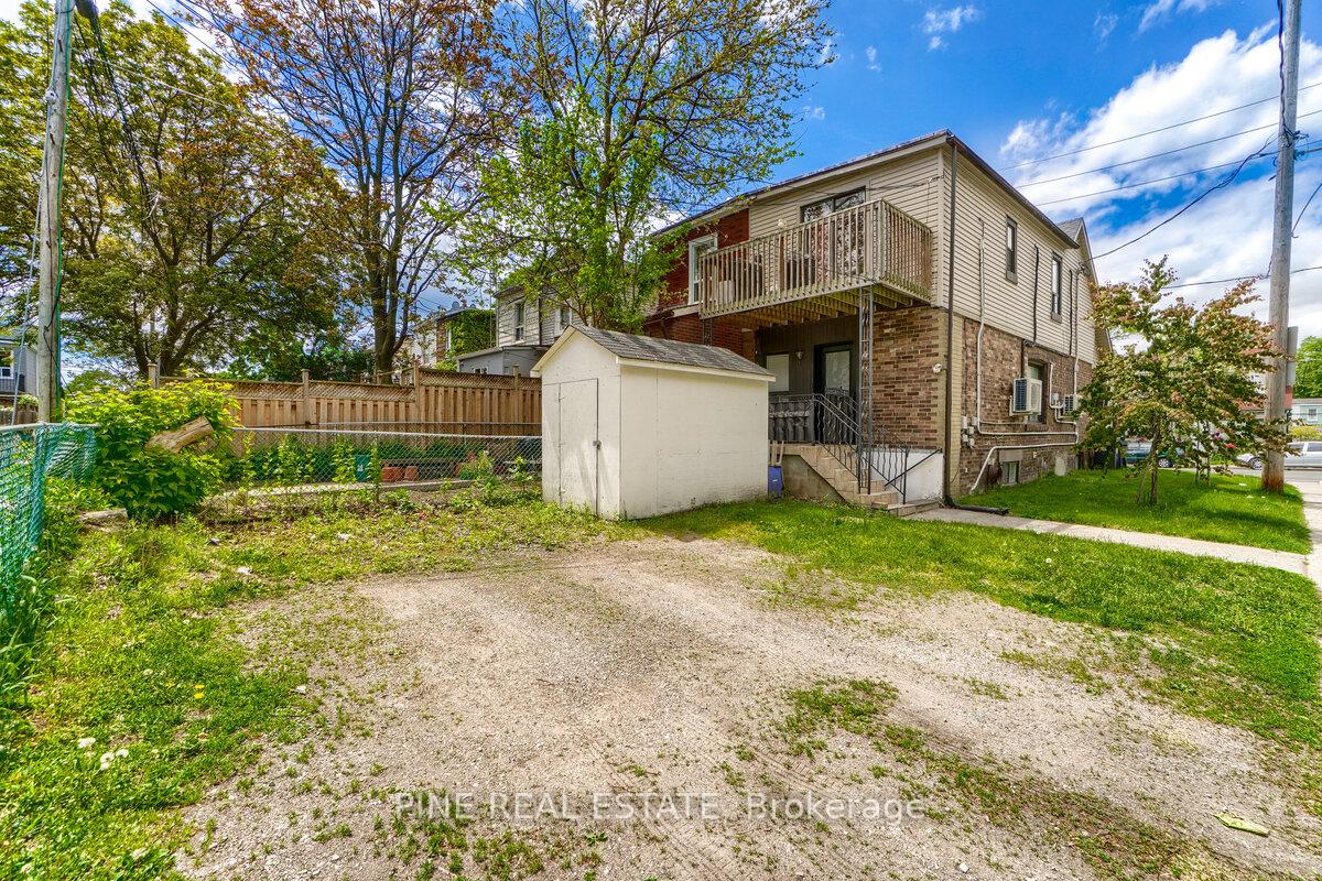 Photo 14 of Unit Upper, 655 Coxwell Avenue, Toronto, Woodbine Corridor — HOMEH