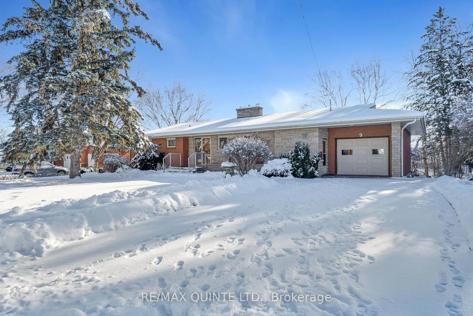 Photo 3 of 9 Sunset Drive, Belleville, Belleville Ward — HOMEH