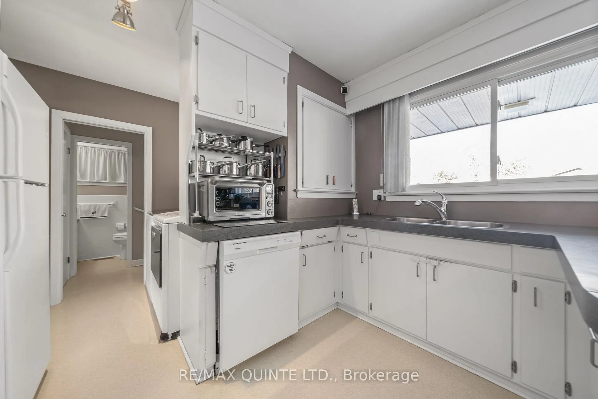 Photo 8 of 9 Sunset Drive, Belleville, Belleville Ward — HOMEH