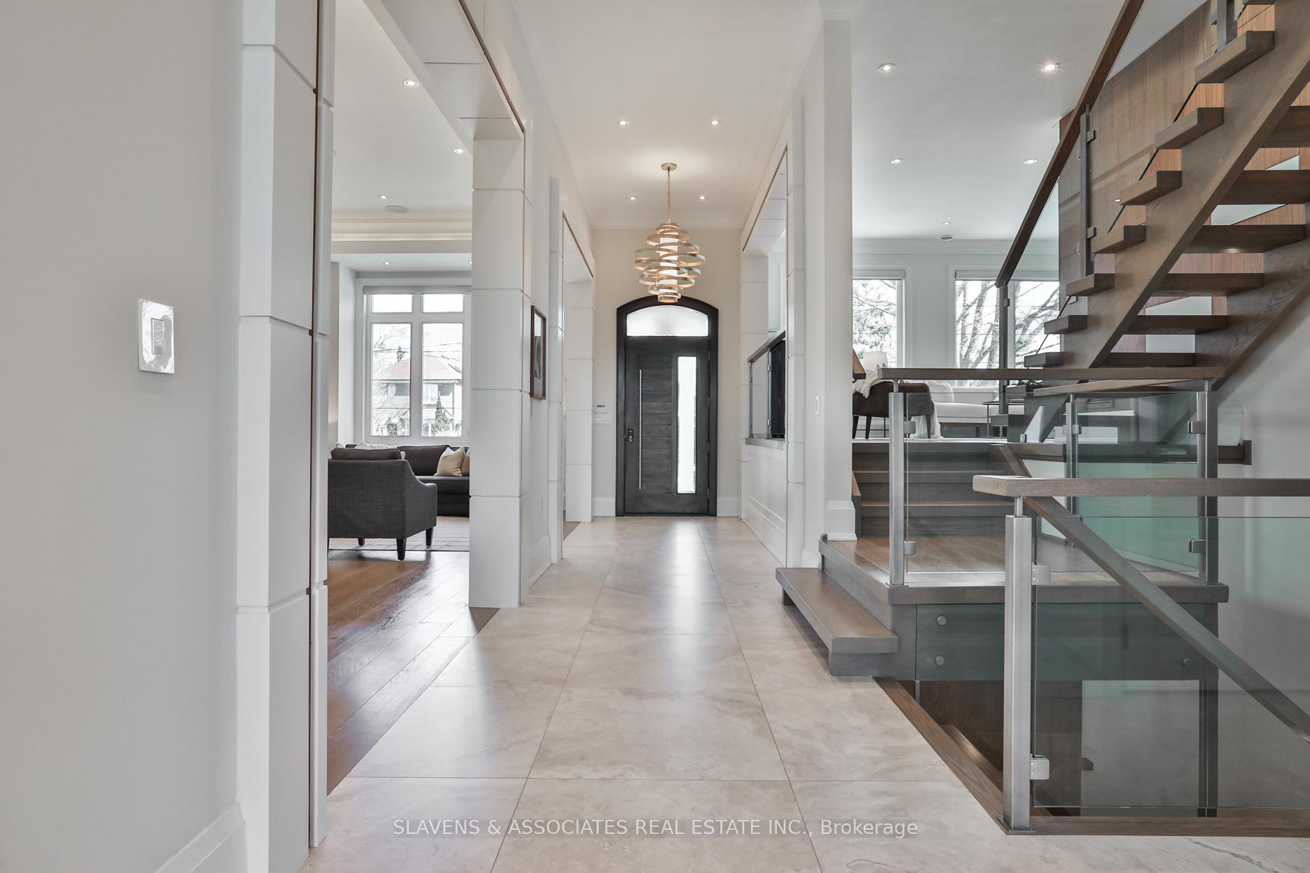 Photo 4 of 30 Edgecombe Avenue, Toronto, Bedford Park-Nortown — HOMEH
