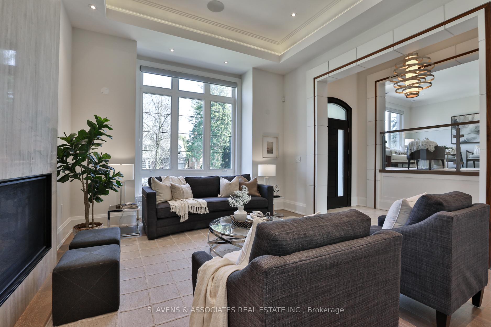 Photo 5 of 30 Edgecombe Avenue, Toronto, Bedford Park-Nortown — HOMEH