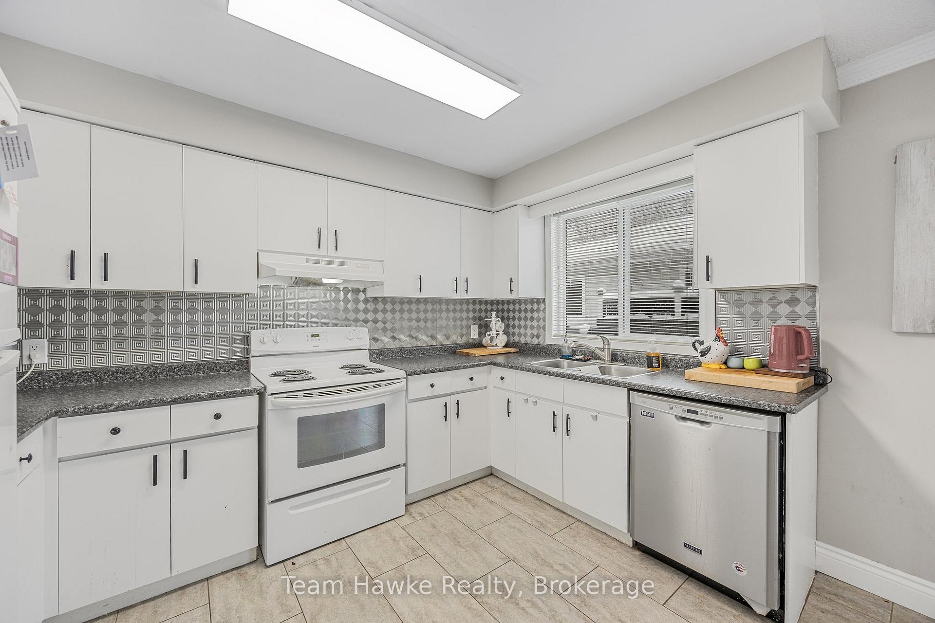 Photo 10 of 361 Wardell Street, Tay, Port McNicoll — HOMEH