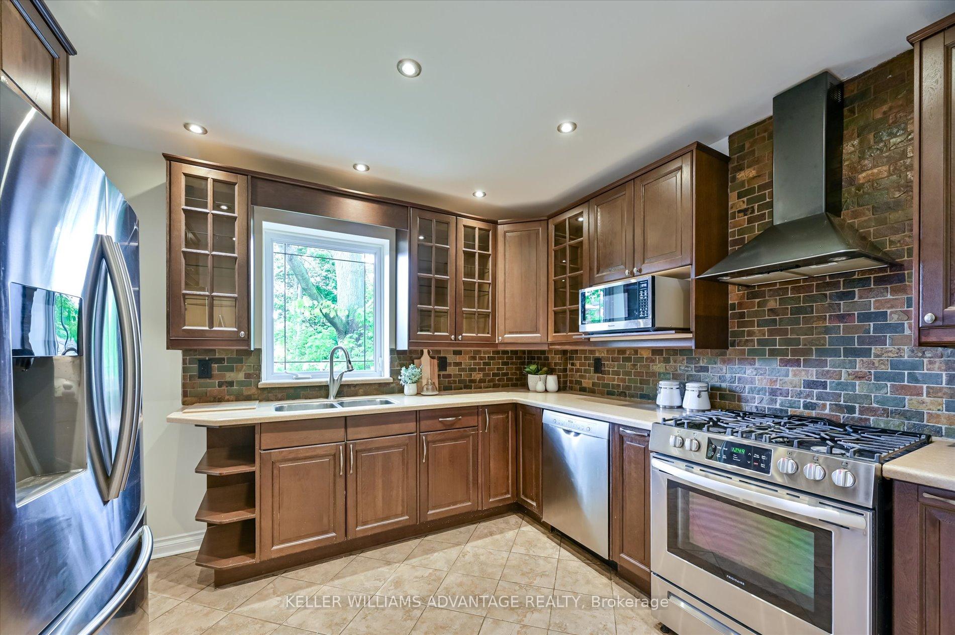 Photo 10 of 116 Oak Park Avenue, Toronto, Woodbine-Lumsden — HOMEH