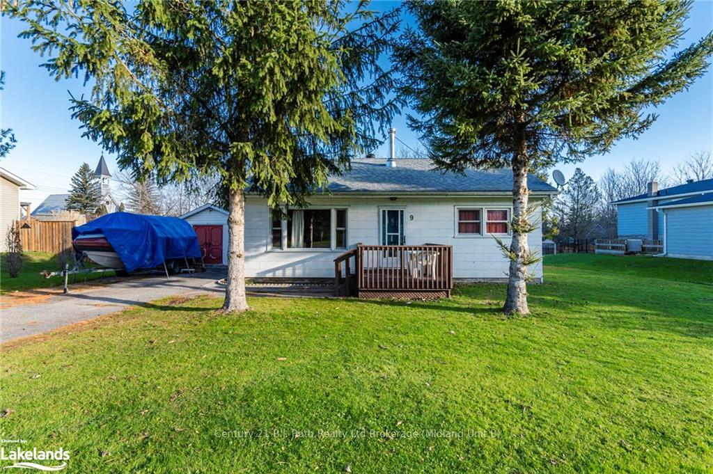 Photo 1 of 9 Mountain Avenue, Tay, Waubaushene — HOMEH