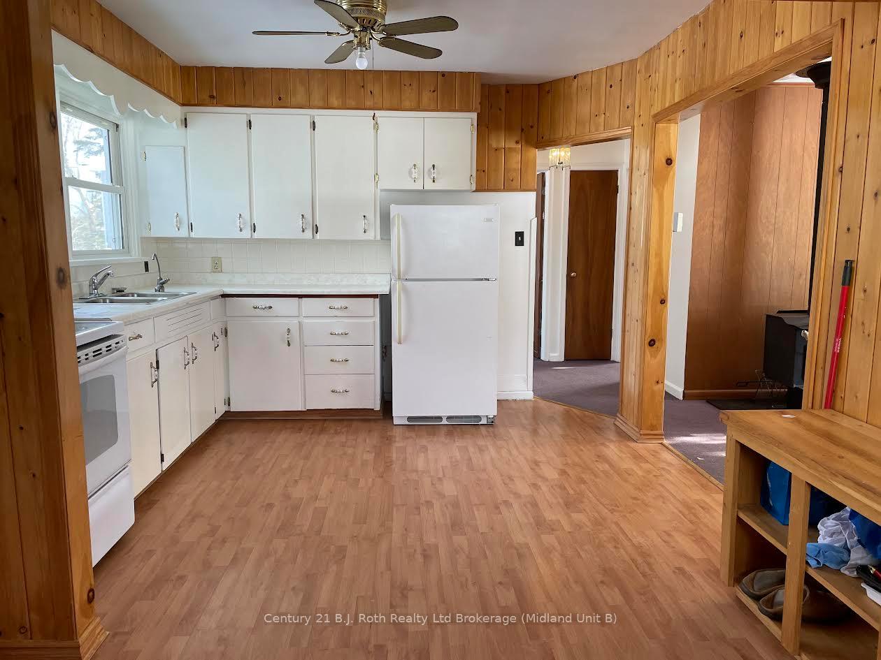 Photo 5 of 9 Mountain Avenue, Tay, Waubaushene — HOMEH