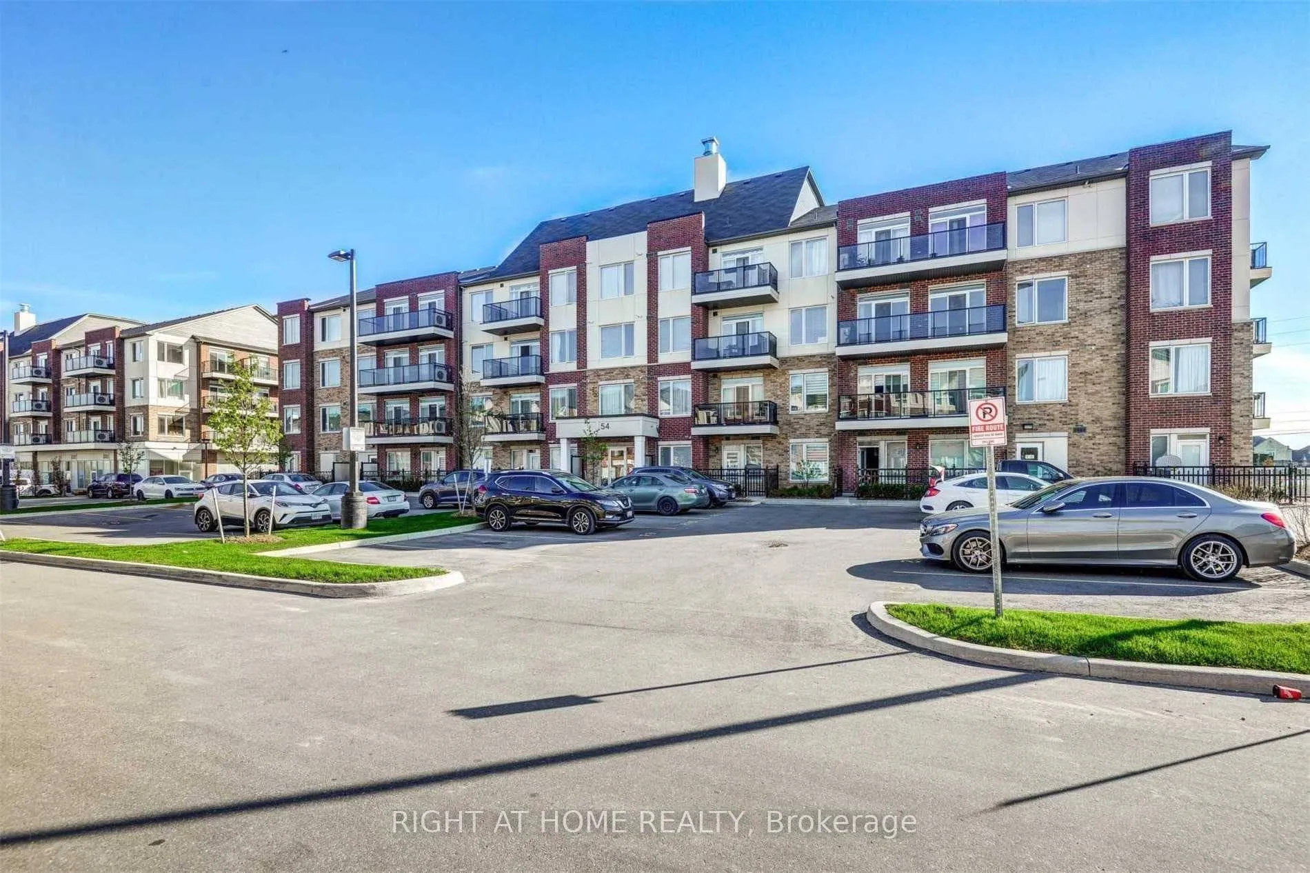Photo 2 of Unit 104, 54 Sky Harbour Drive, Brampton, Bram West — HOMEH
