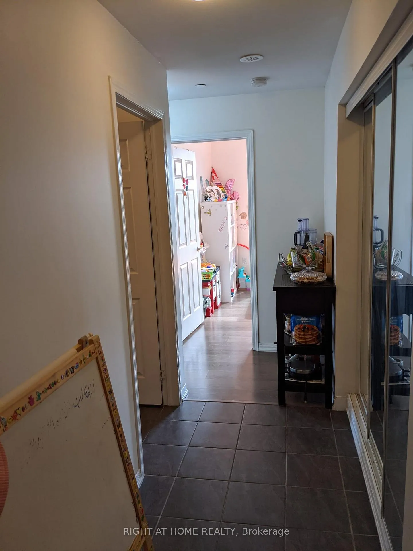 Photo 3 of Unit 104, 54 Sky Harbour Drive, Brampton, Bram West — HOMEH