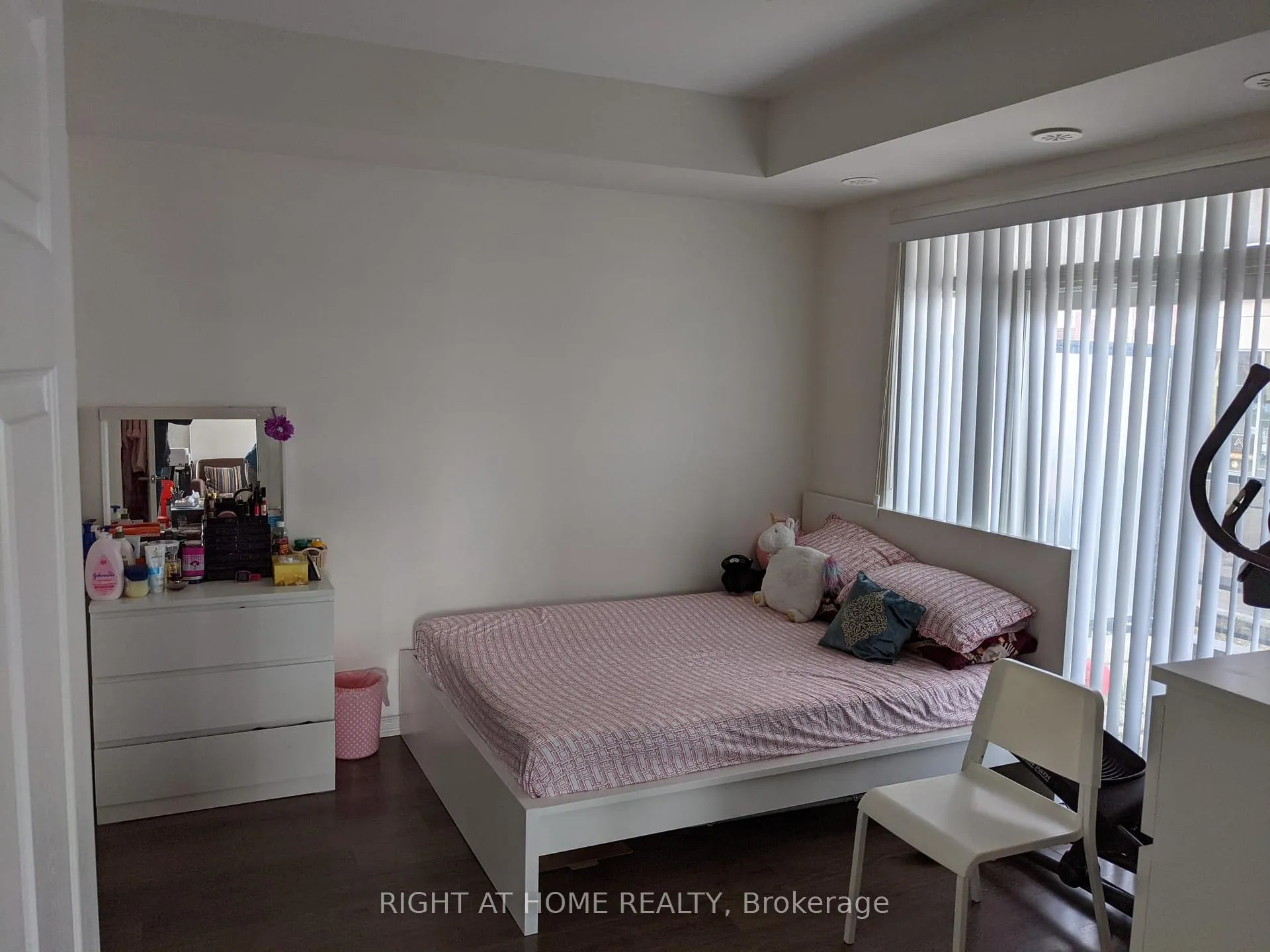 Photo 4 of Unit 104, 54 Sky Harbour Drive, Brampton, Bram West — HOMEH