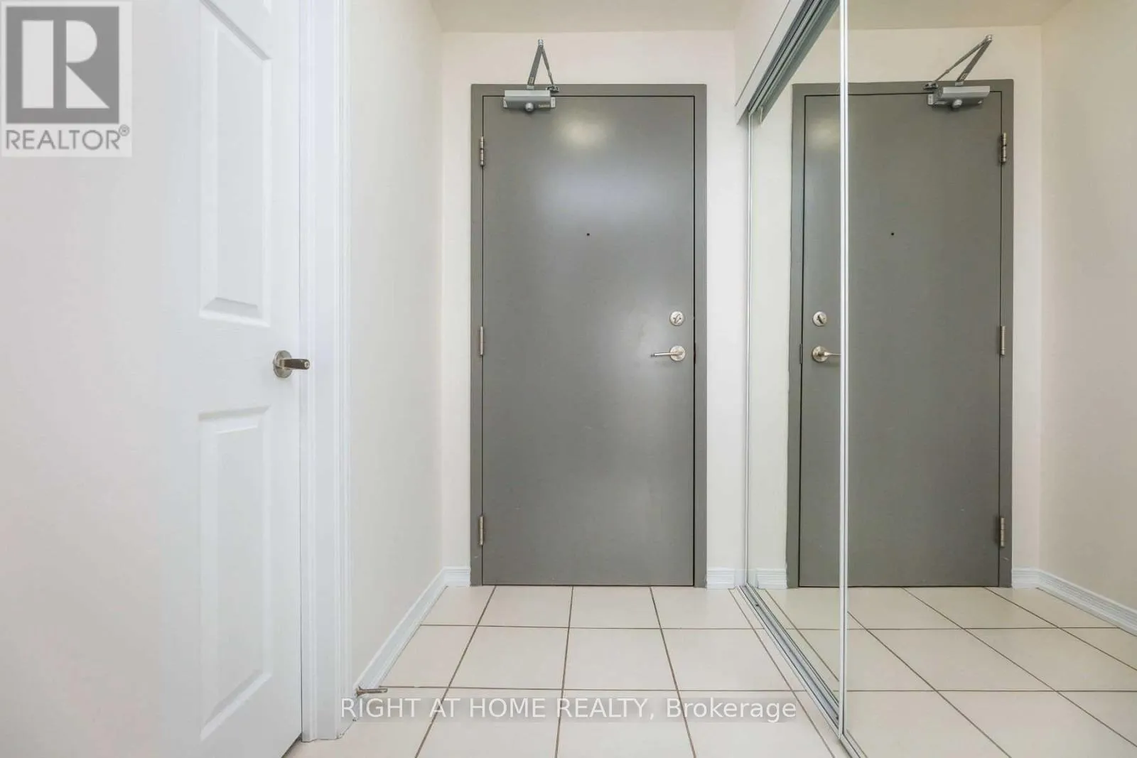 Photo 10 of Unit 104, 54 Sky Harbour Drive, Brampton, Bram West — HOMEH