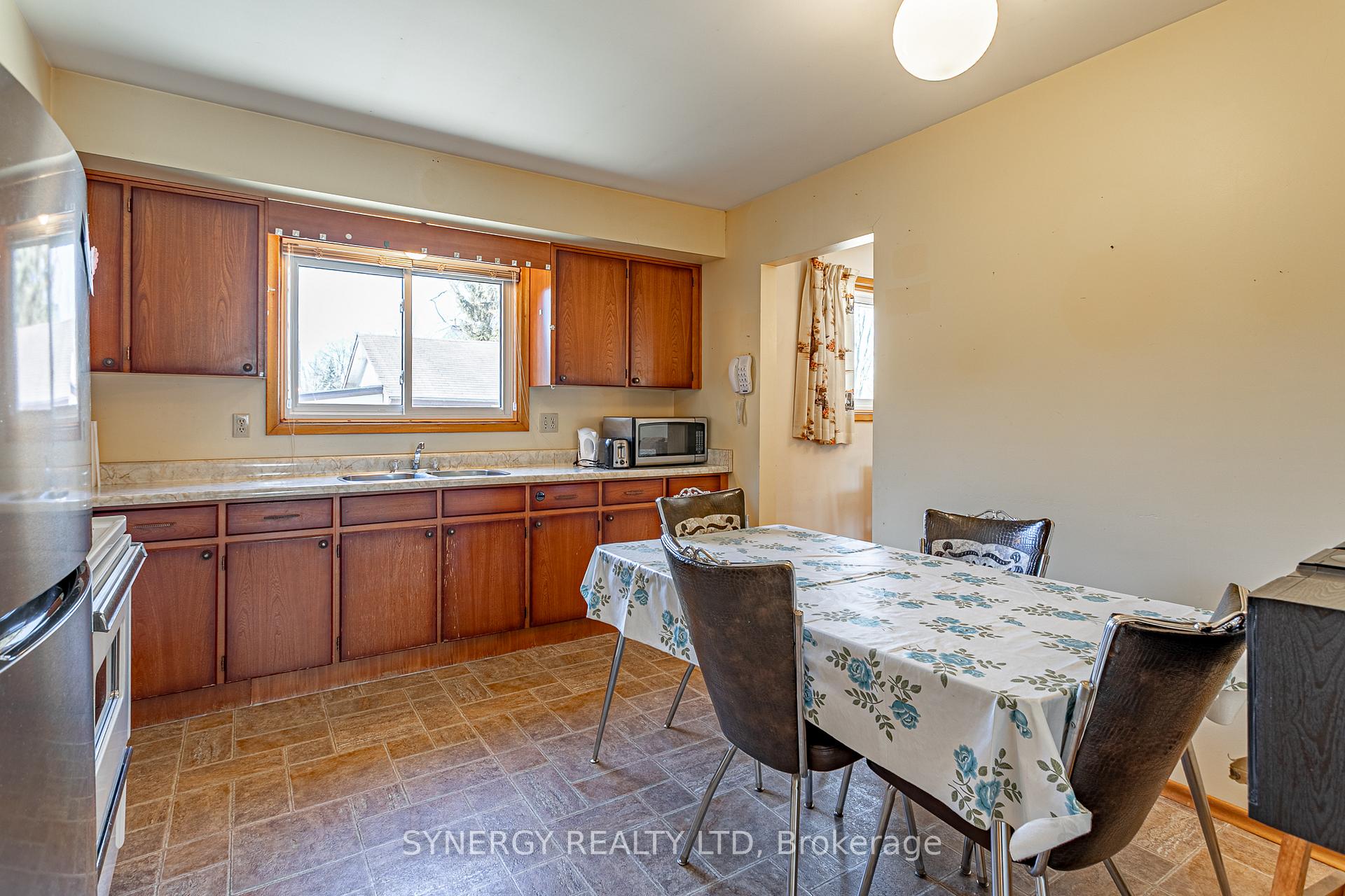 Photo 8 of 272 Frances Street, Strathroy-Caradoc, SE — HOMEH