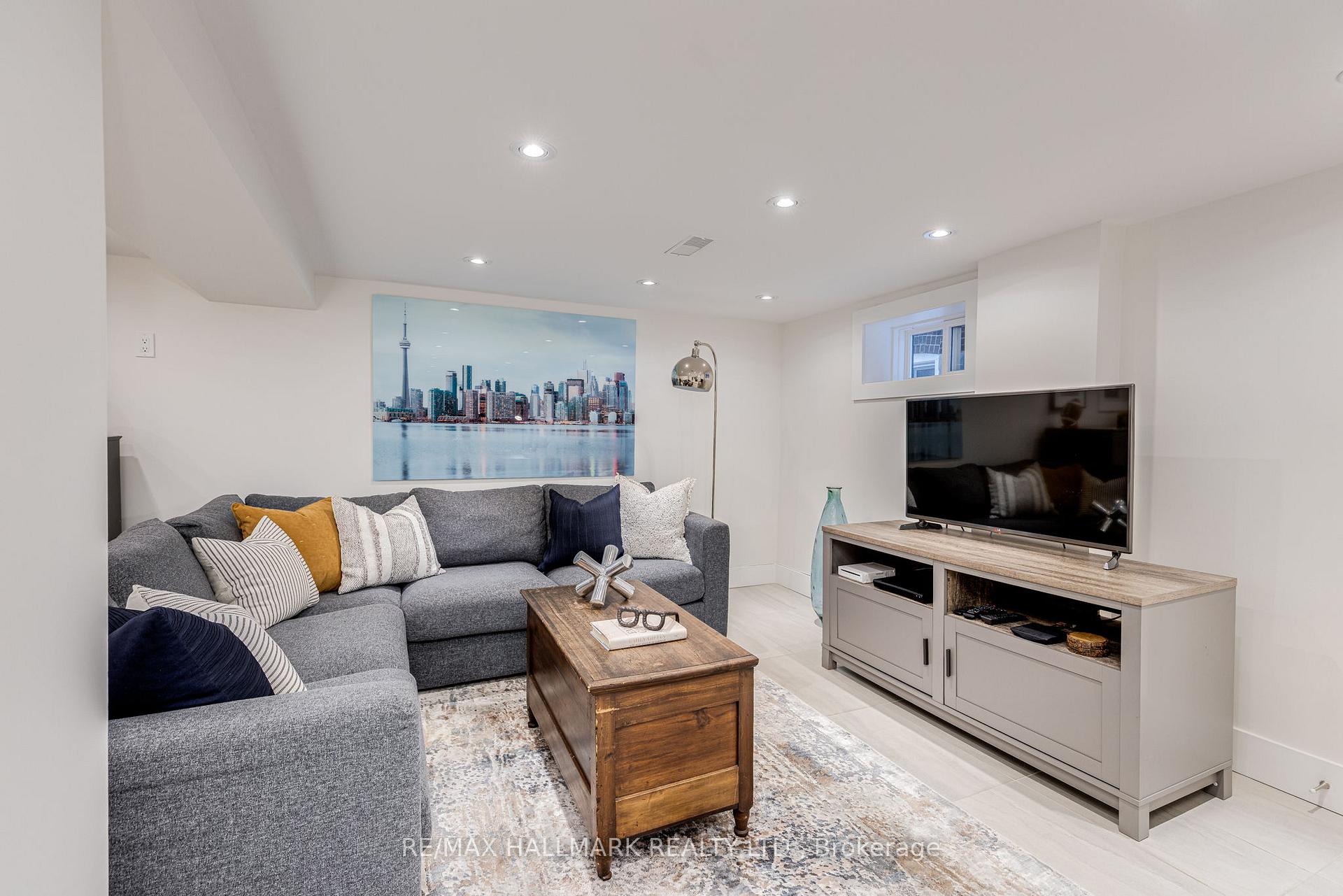 Photo 32 of 1532 Mount Pleasant Road, Toronto, Lawrence Park North — HOMEH