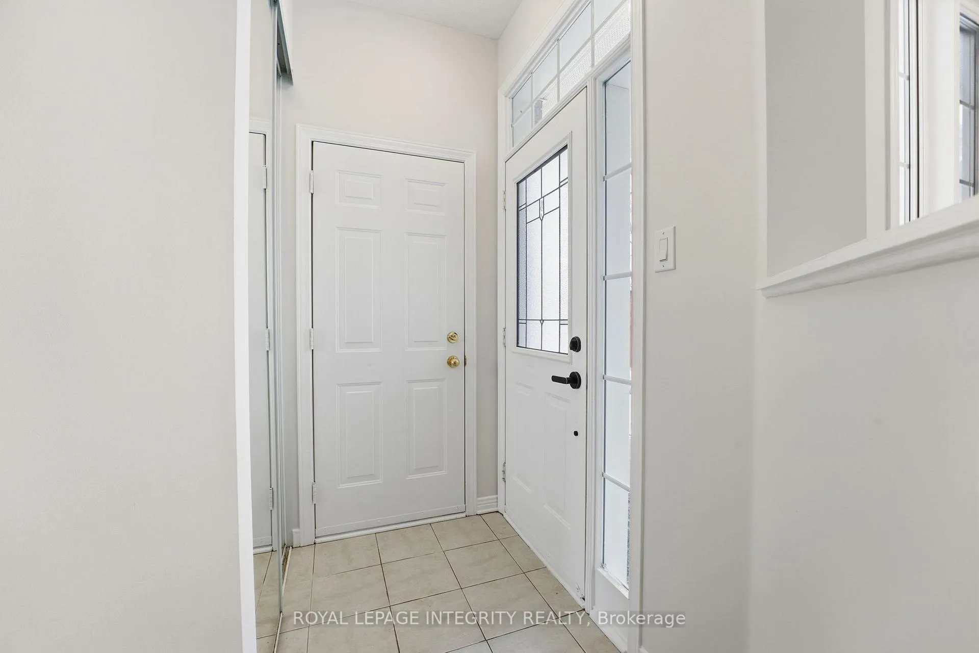 Photo 7 of 37 Eagleview Street, Ottawa, Kanata - Emerald Meadows/Trailwest — HOMEH