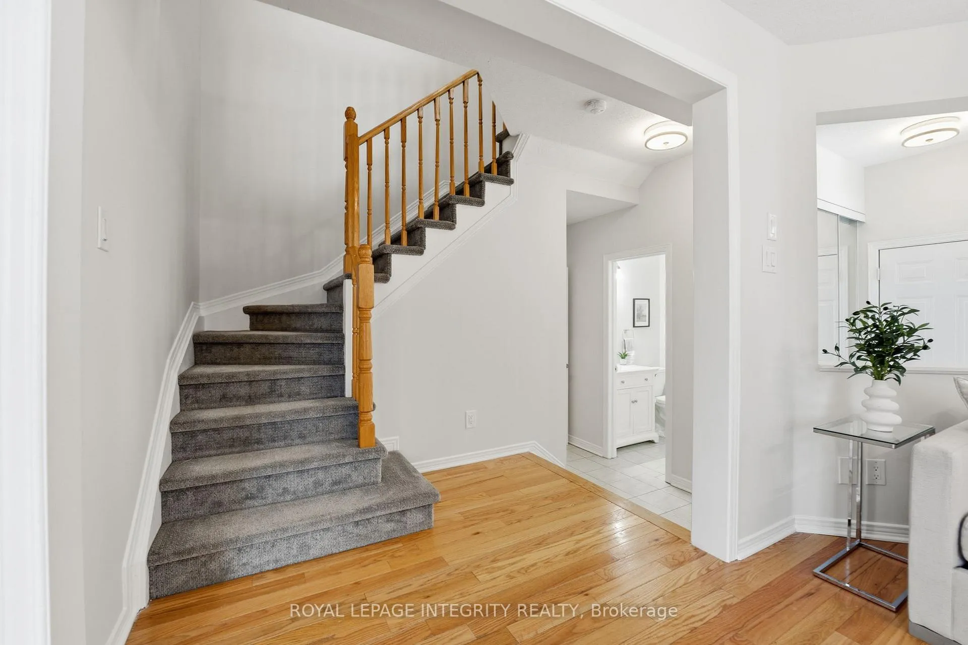 Photo 8 of 37 Eagleview Street, Ottawa, Kanata - Emerald Meadows/Trailwest — HOMEH