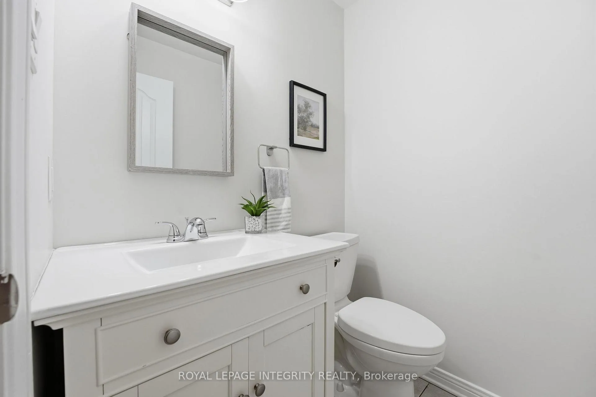Photo 9 of 37 Eagleview Street, Ottawa, Kanata - Emerald Meadows/Trailwest — HOMEH