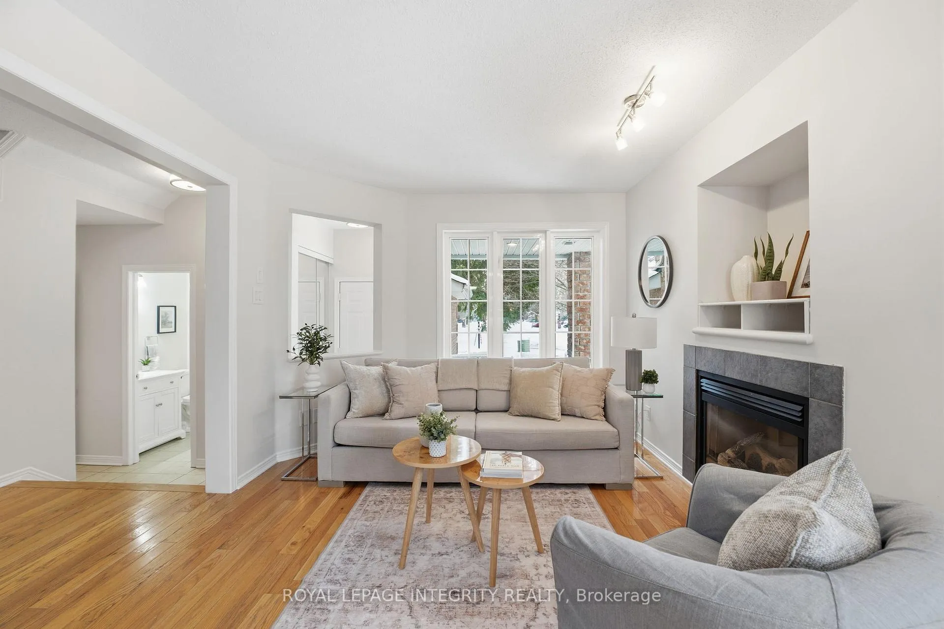 Photo 12 of 37 Eagleview Street, Ottawa, Kanata - Emerald Meadows/Trailwest — HOMEH