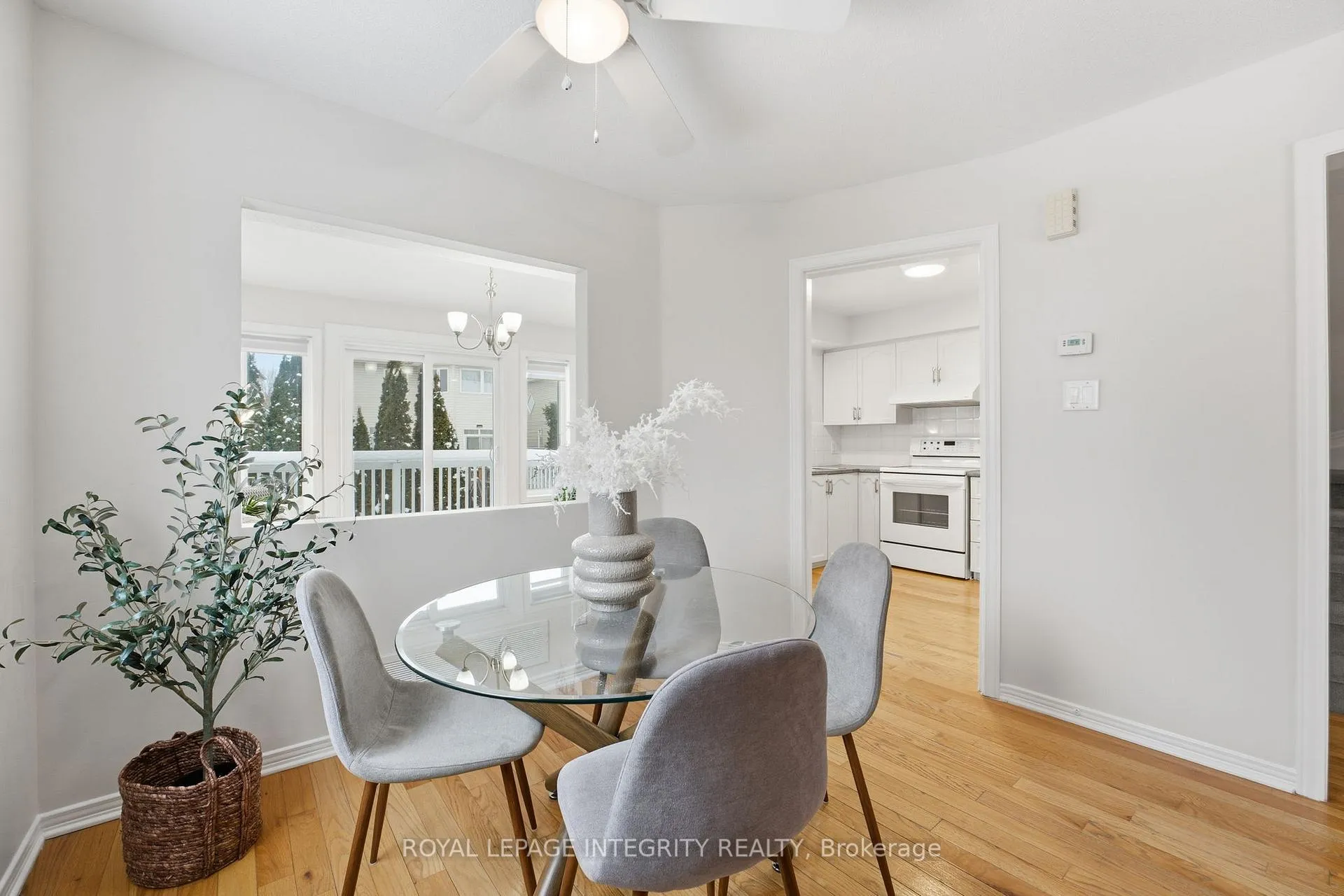 Photo 17 of 37 Eagleview Street, Ottawa, Kanata - Emerald Meadows/Trailwest — HOMEH