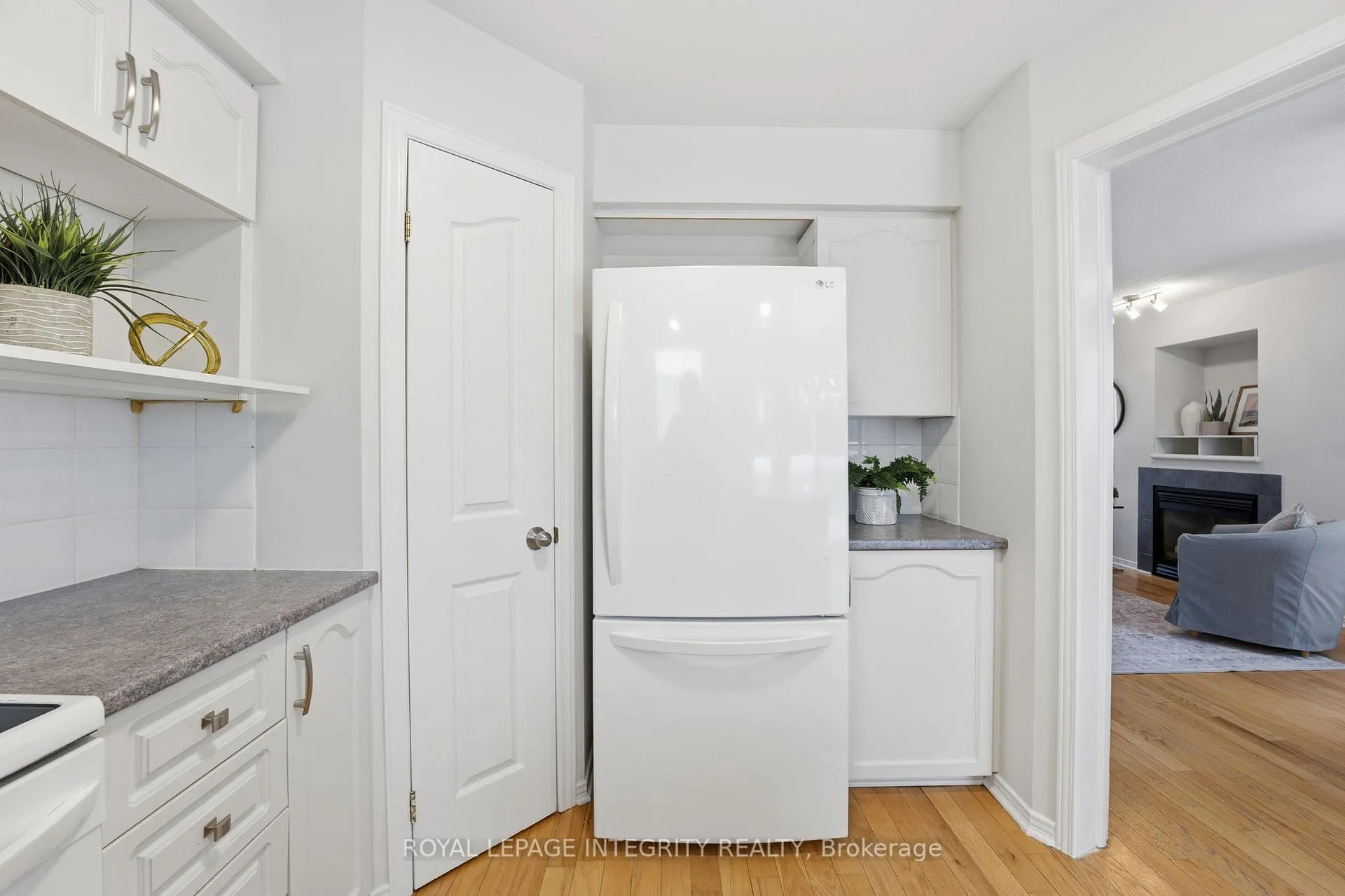 Photo 22 of 37 Eagleview Street, Ottawa, Kanata - Emerald Meadows/Trailwest — HOMEH