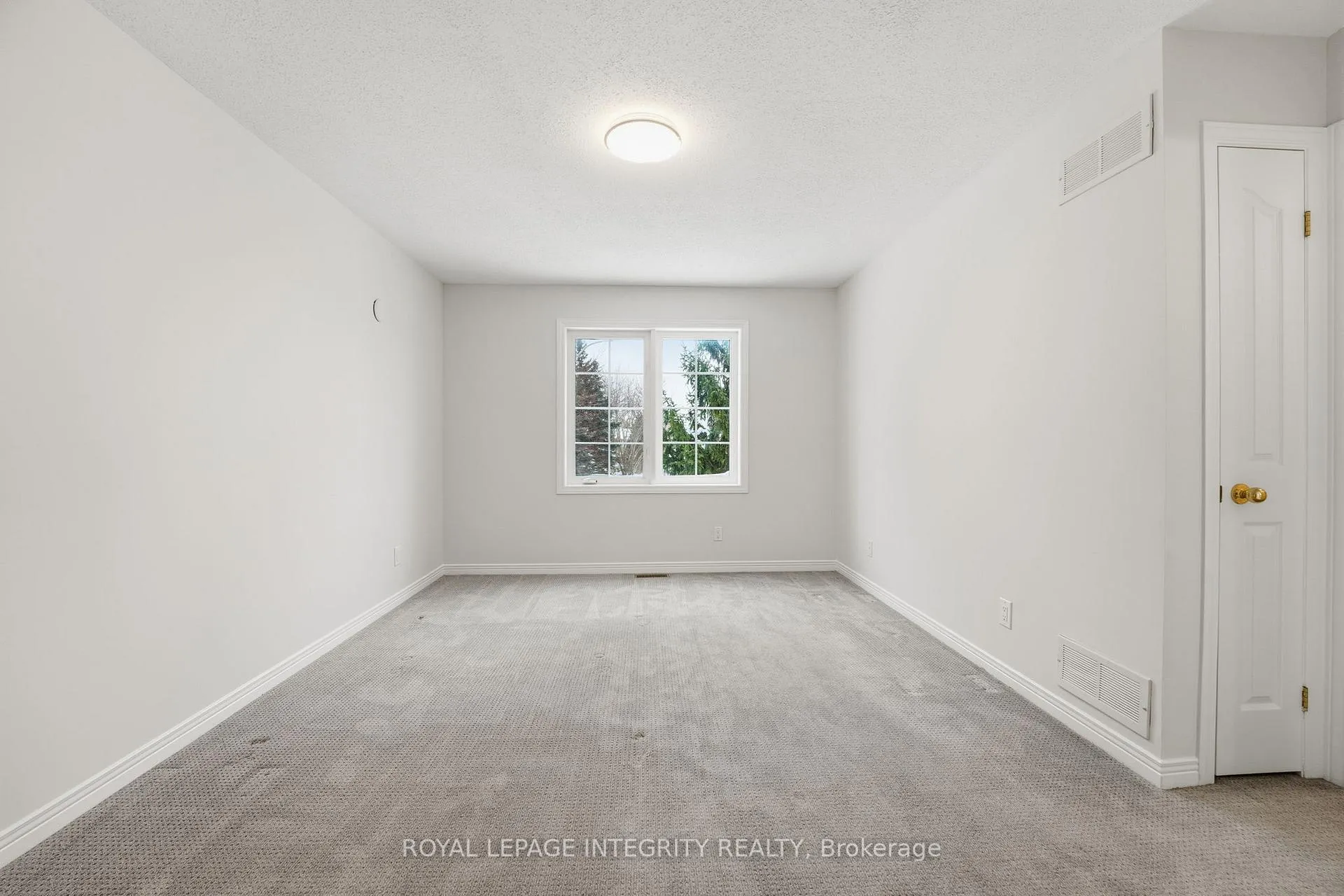 Photo 30 of 37 Eagleview Street, Ottawa, Kanata - Emerald Meadows/Trailwest — HOMEH