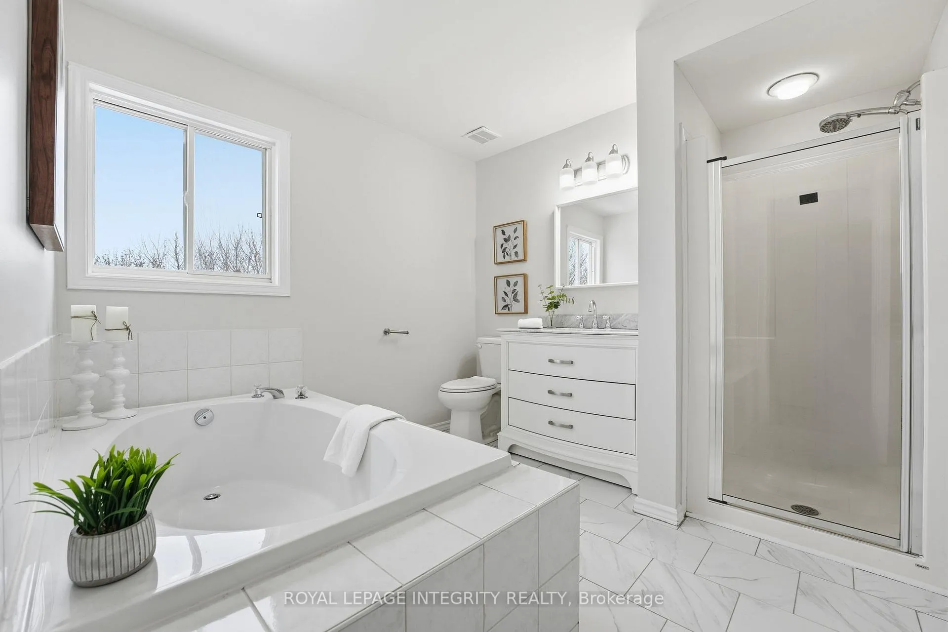 Photo 32 of 37 Eagleview Street, Ottawa, Kanata - Emerald Meadows/Trailwest — HOMEH