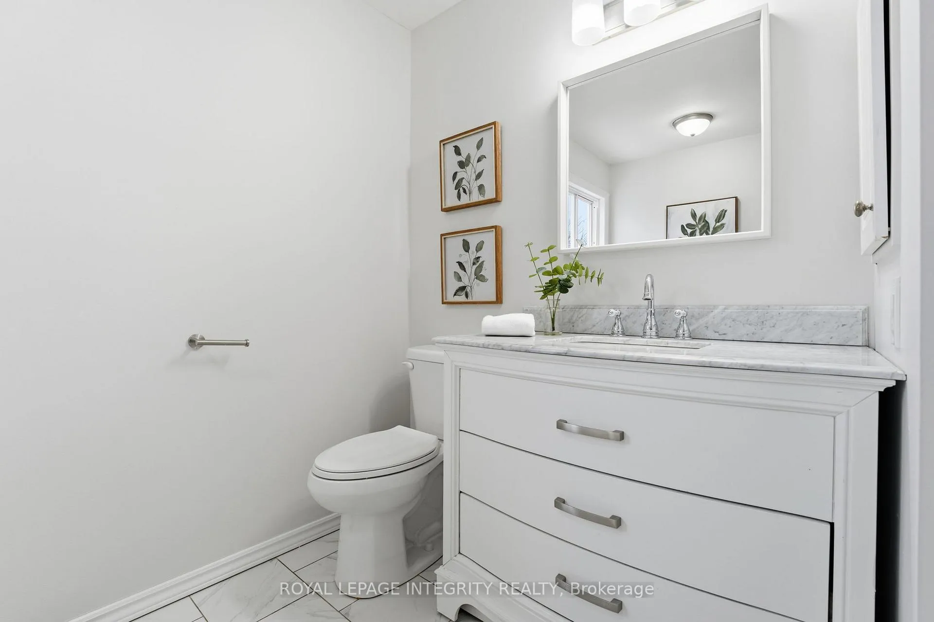 Photo 33 of 37 Eagleview Street, Ottawa, Kanata - Emerald Meadows/Trailwest — HOMEH