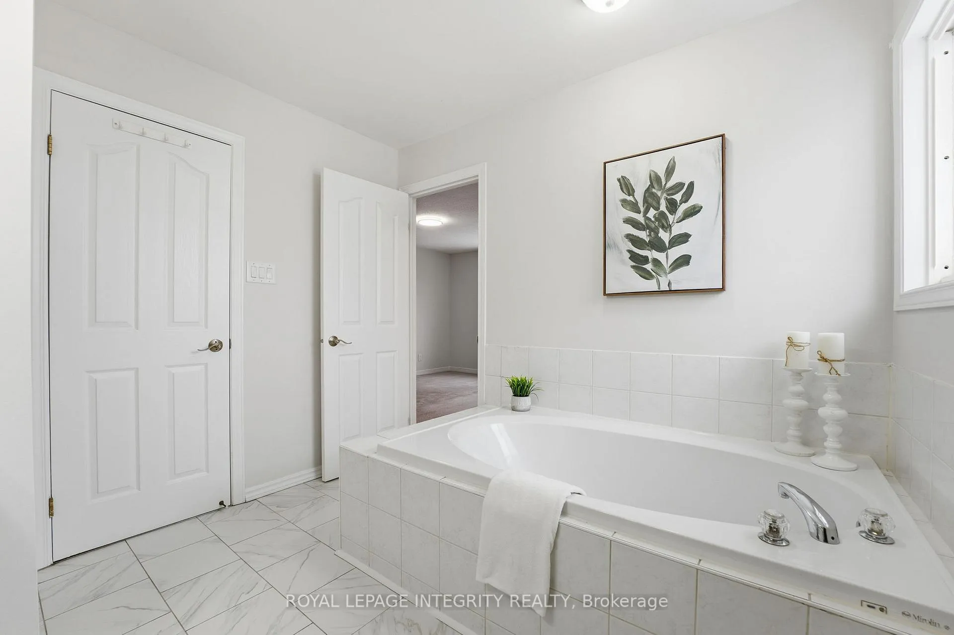 Photo 34 of 37 Eagleview Street, Ottawa, Kanata - Emerald Meadows/Trailwest — HOMEH