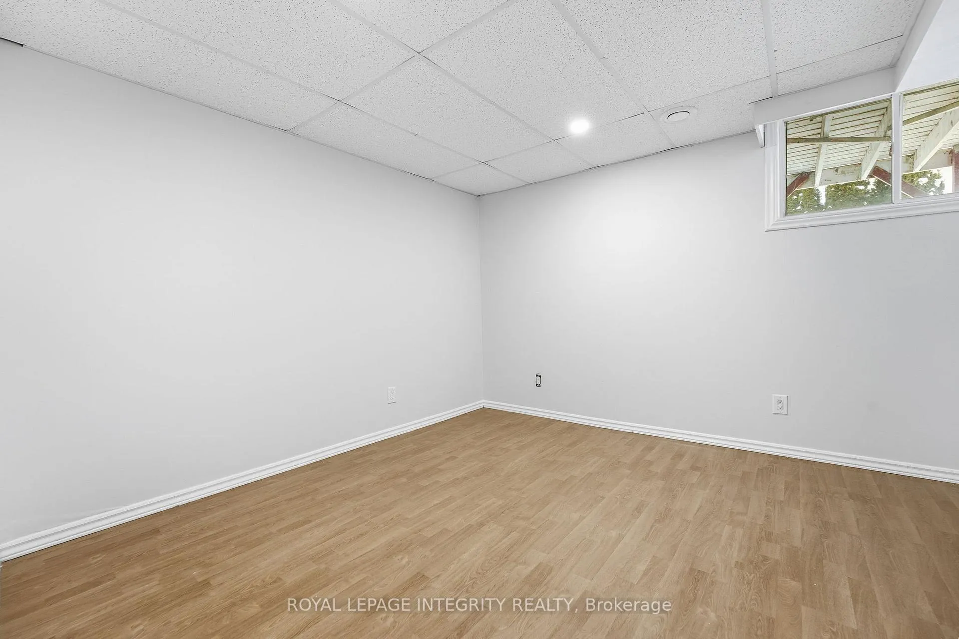 Photo 40 of 37 Eagleview Street, Ottawa, Kanata - Emerald Meadows/Trailwest — HOMEH