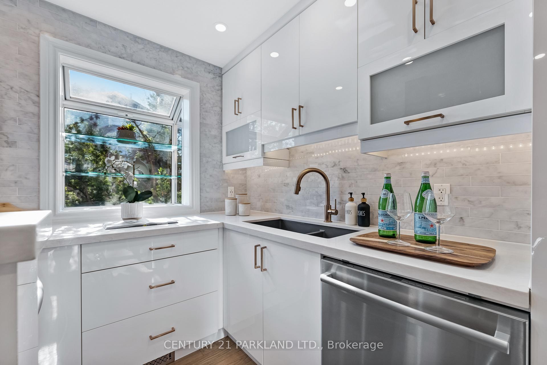 Photo 4 of 56 Torbrick Road, Toronto, Greenwood-Coxwell — HOMEH