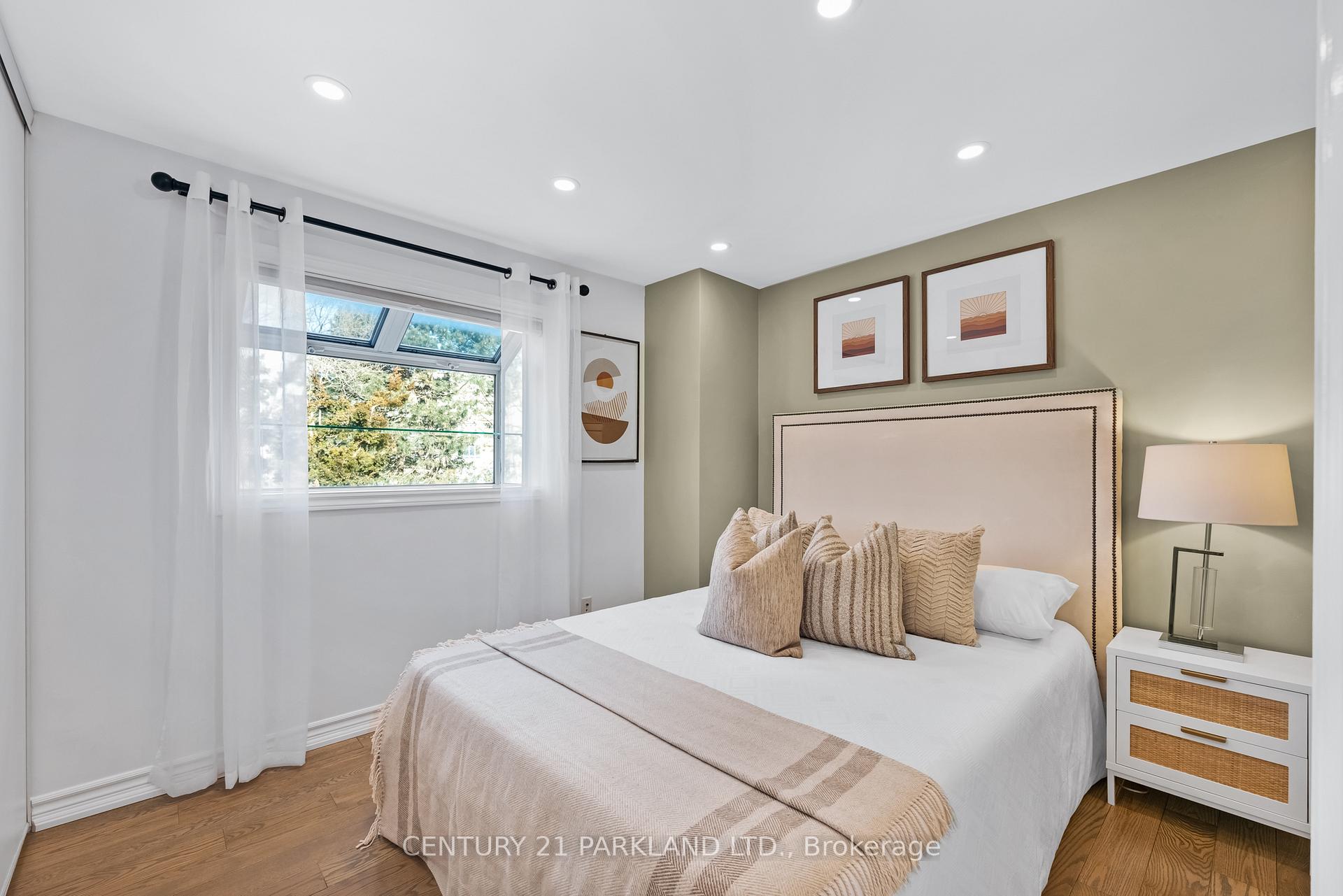 Photo 12 of 56 Torbrick Road, Toronto, Greenwood-Coxwell — HOMEH