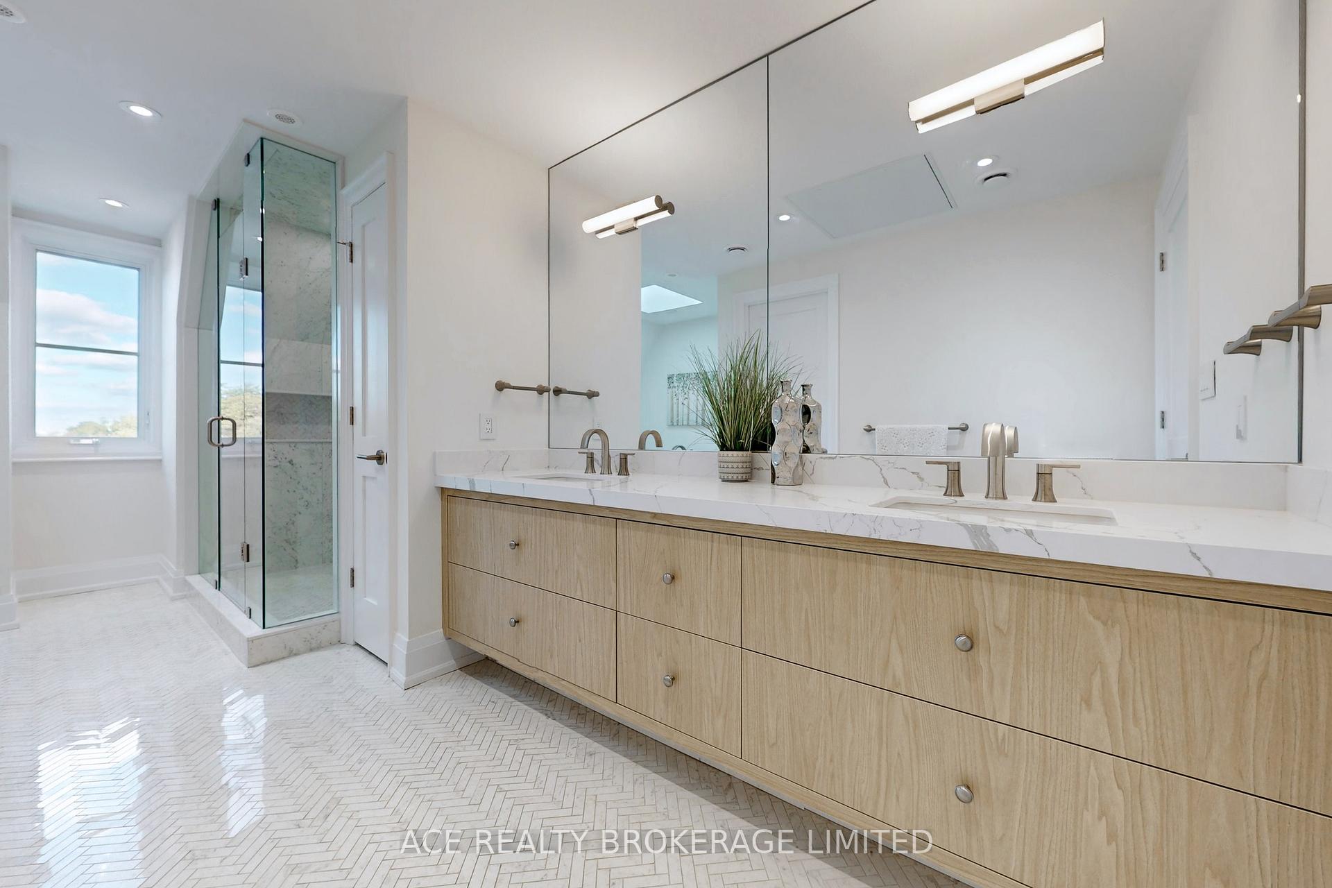 Photo 33 of 370 Briar Hill Avenue, Toronto, Lawrence Park South — HOMEH