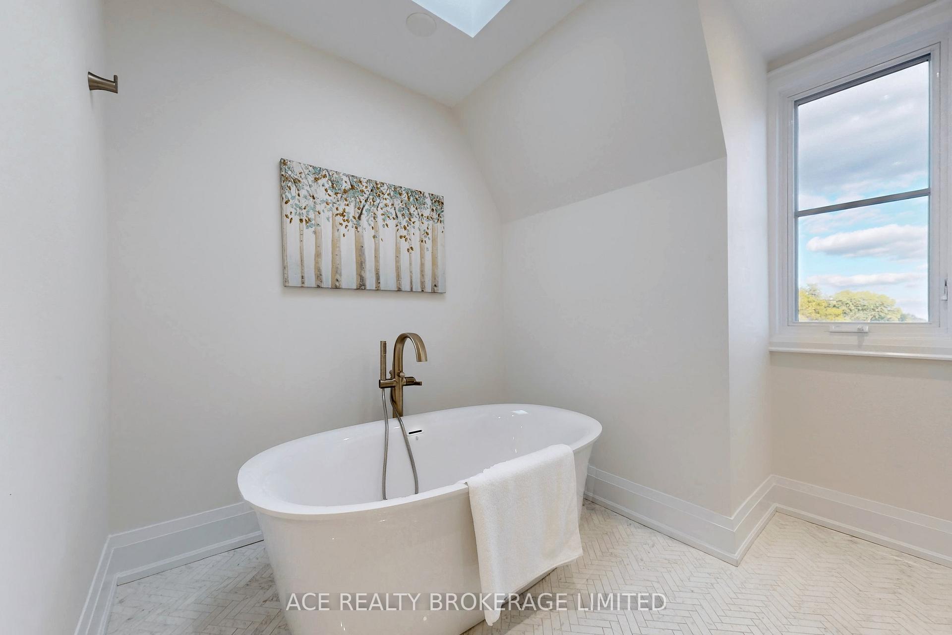 Photo 29 of 370 Briar Hill Avenue, Toronto, Lawrence Park South — HOMEH