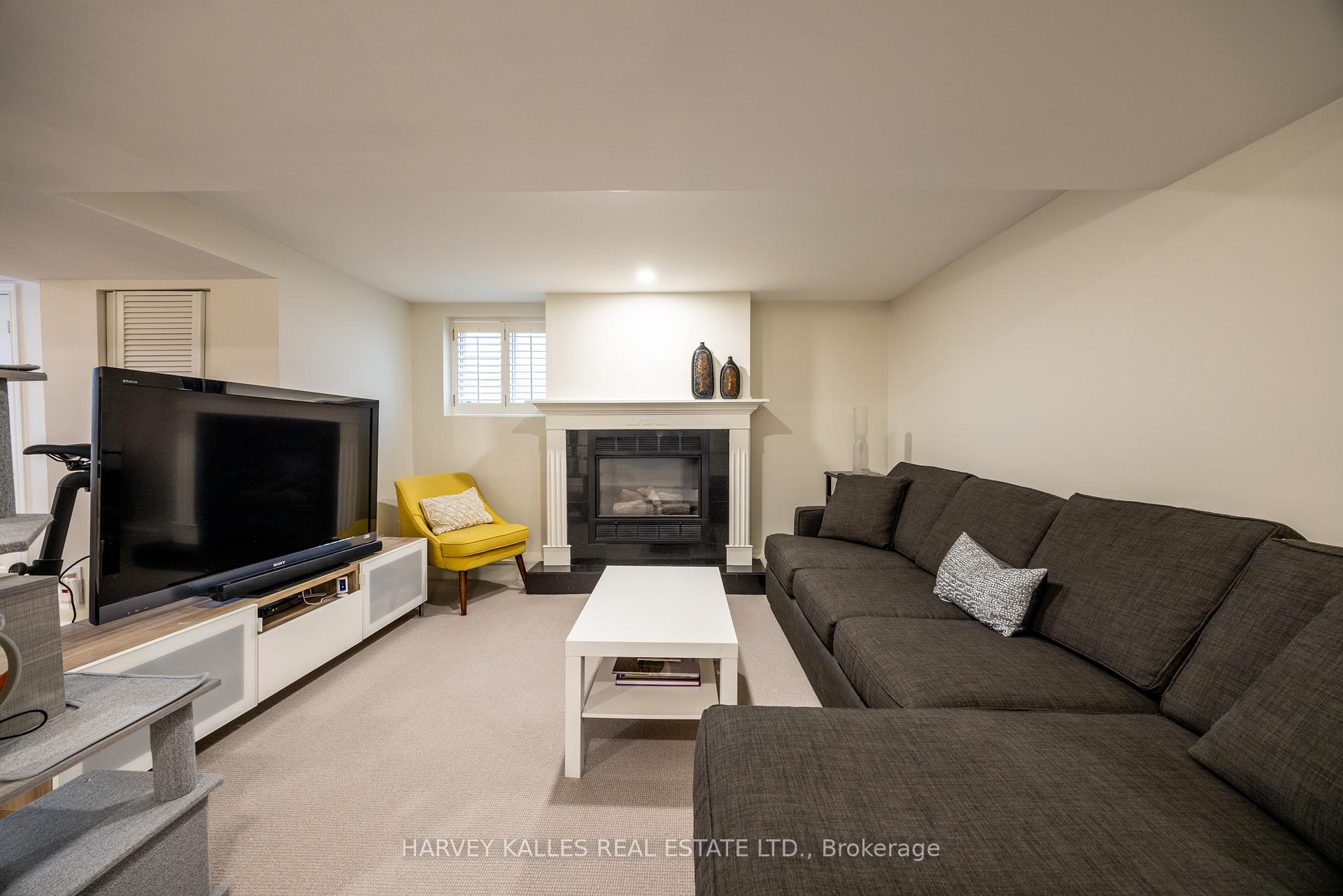 Photo 31 of 42 Roe Avenue, Toronto, Lawrence Park North — HOMEH