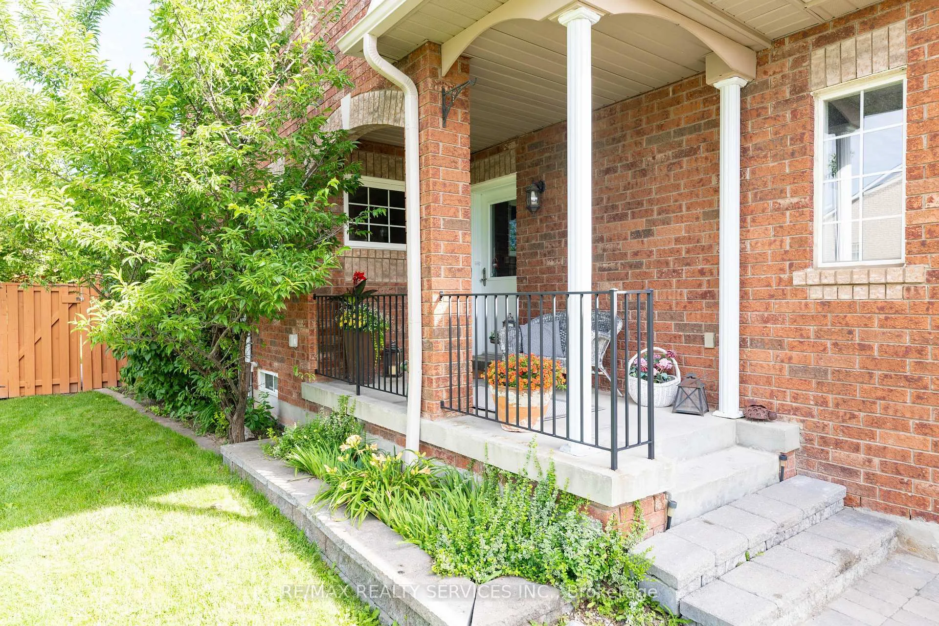 Photo 9 of 1 Daisy Court, Brampton, Snelgrove — HOMEH