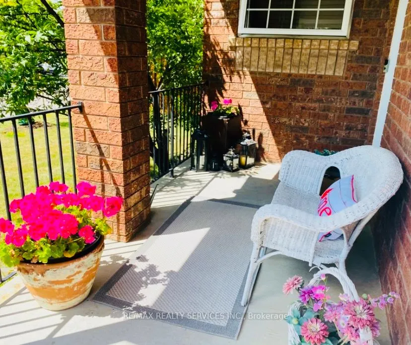 Photo 10 of 1 Daisy Court, Brampton, Snelgrove — HOMEH