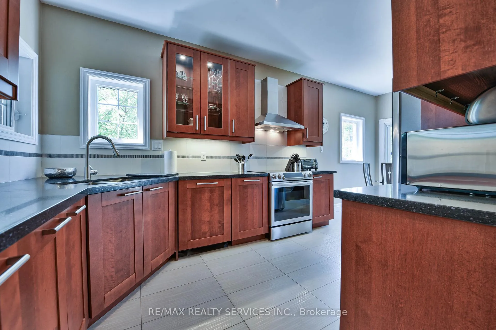 Photo 18 of 1 Daisy Court, Brampton, Snelgrove — HOMEH
