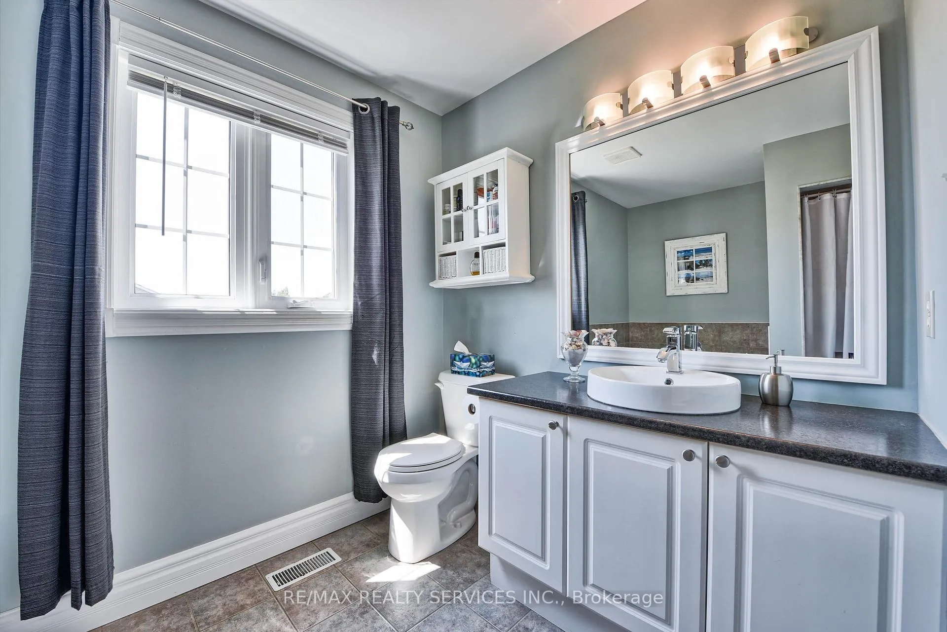 Photo 27 of 1 Daisy Court, Brampton, Snelgrove — HOMEH