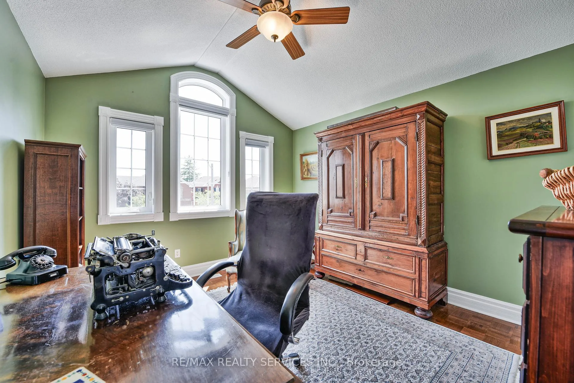 Photo 30 of 1 Daisy Court, Brampton, Snelgrove — HOMEH