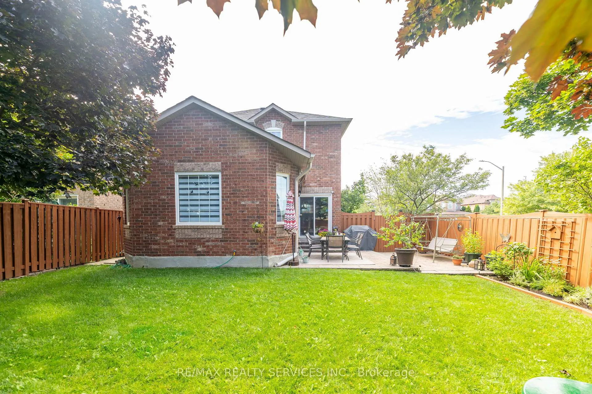 Photo 47 of 1 Daisy Court, Brampton, Snelgrove — HOMEH